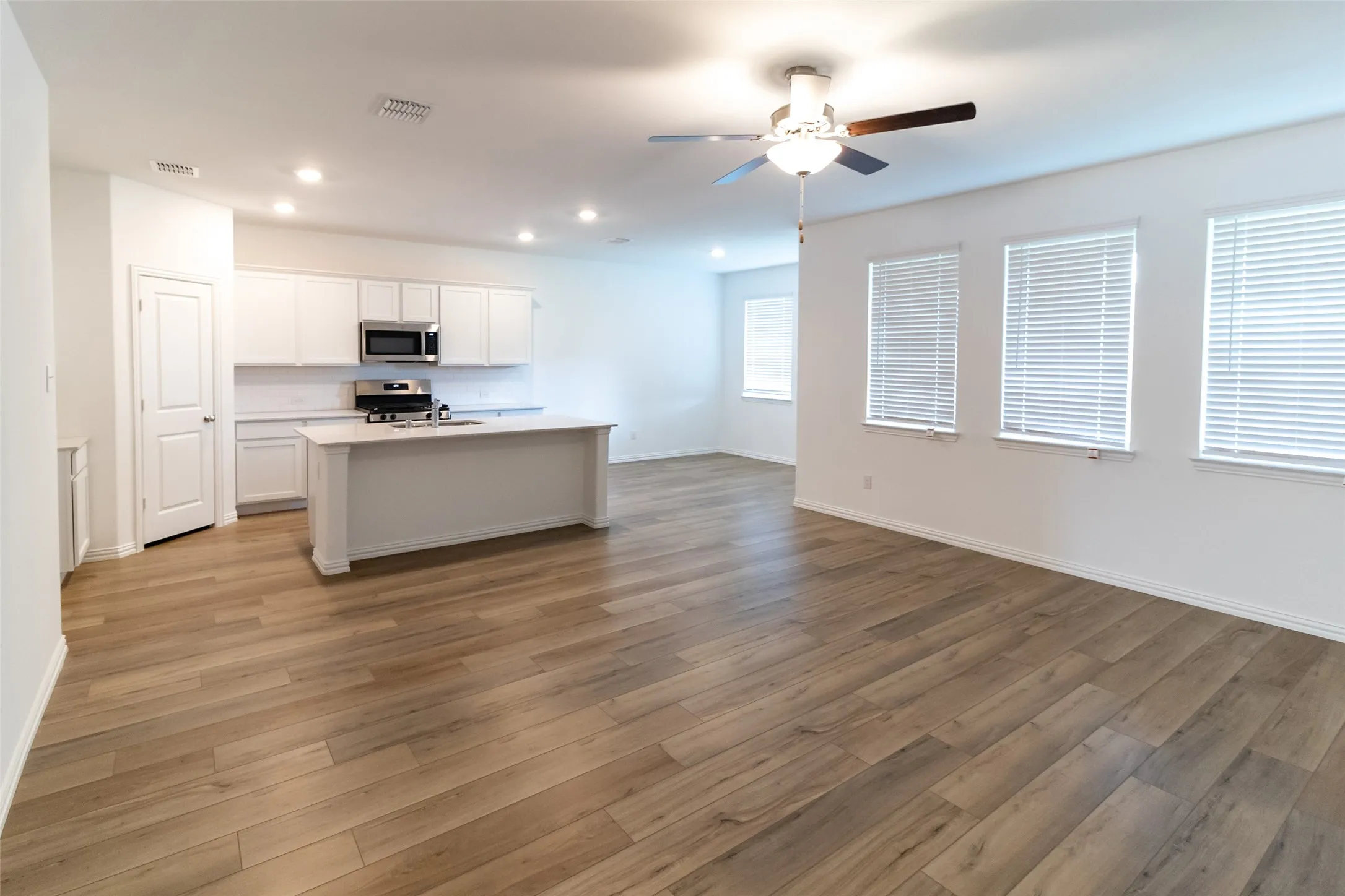 Single Family Residence For Rent in Denton County , 1837 Lake Grove Drive, Little Elm, Texas 75068, 4 Bedroom, 2 Bathroom, 2 Garage spaces, 1,838 Sqft, built in 2022, mls#21400882, Real Estate Agent in Little Elm, Homes For Rent in Denton county, Homes For Rent in Little Elm, Realtor in Little Elm Texas, Real Estate Brokerage Independent Realty Texas, Luminita Cordes Realtor