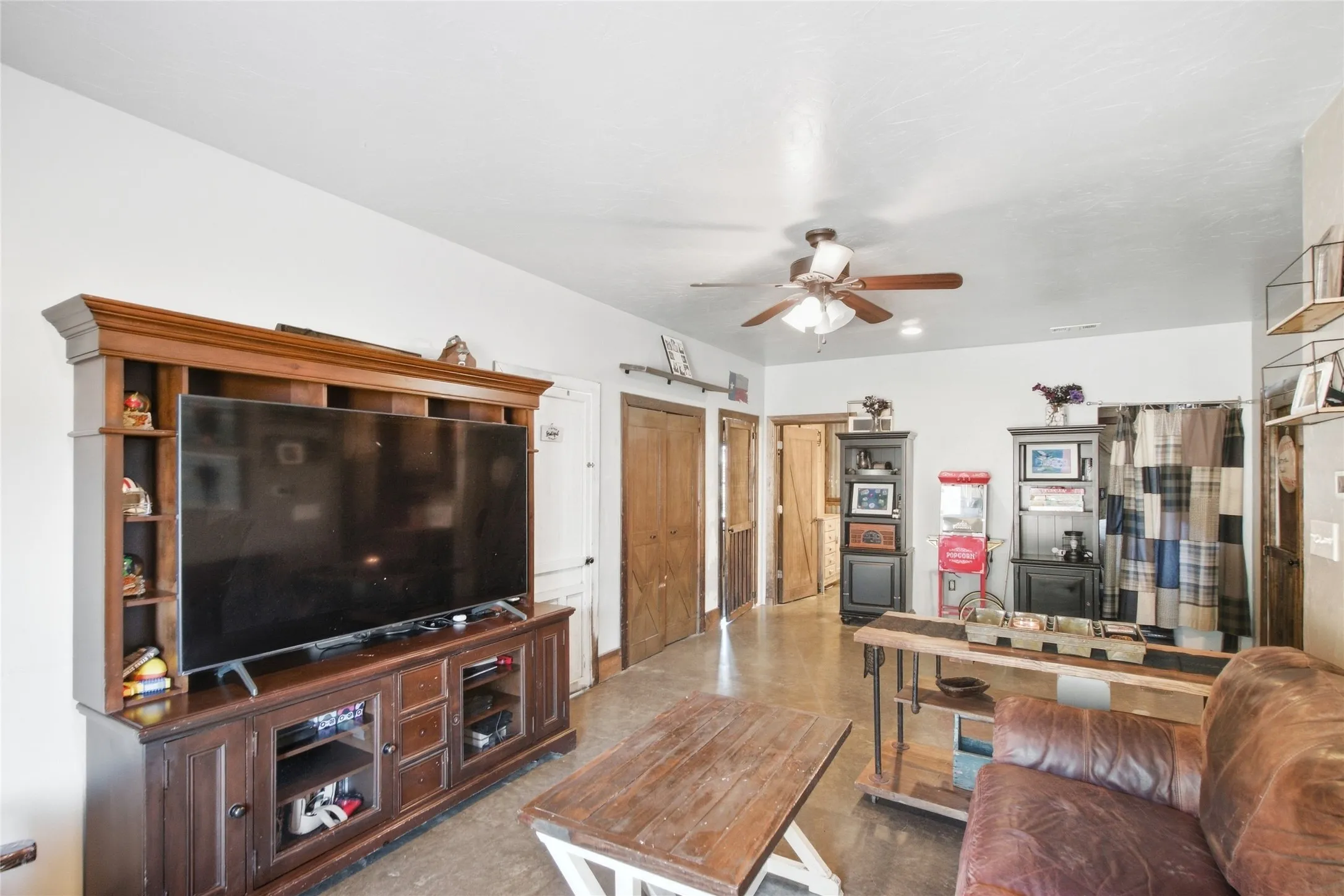 Single Family Residence For Sale in Wise County , 4224 N Fm 730, Decatur, Texas 76234, 4 Bedroom, 3 Bathroom, Garage spaces, 2,700 Sqft, built in 2017, mls#21400893, Real Estate Agent in Decatur, Homes For Sale in Wise county, Homes For Sale in Decatur, Realtor in Decatur Texas, Real Estate Brokerage Independent Realty Texas, Luminita Cordes Realtor
