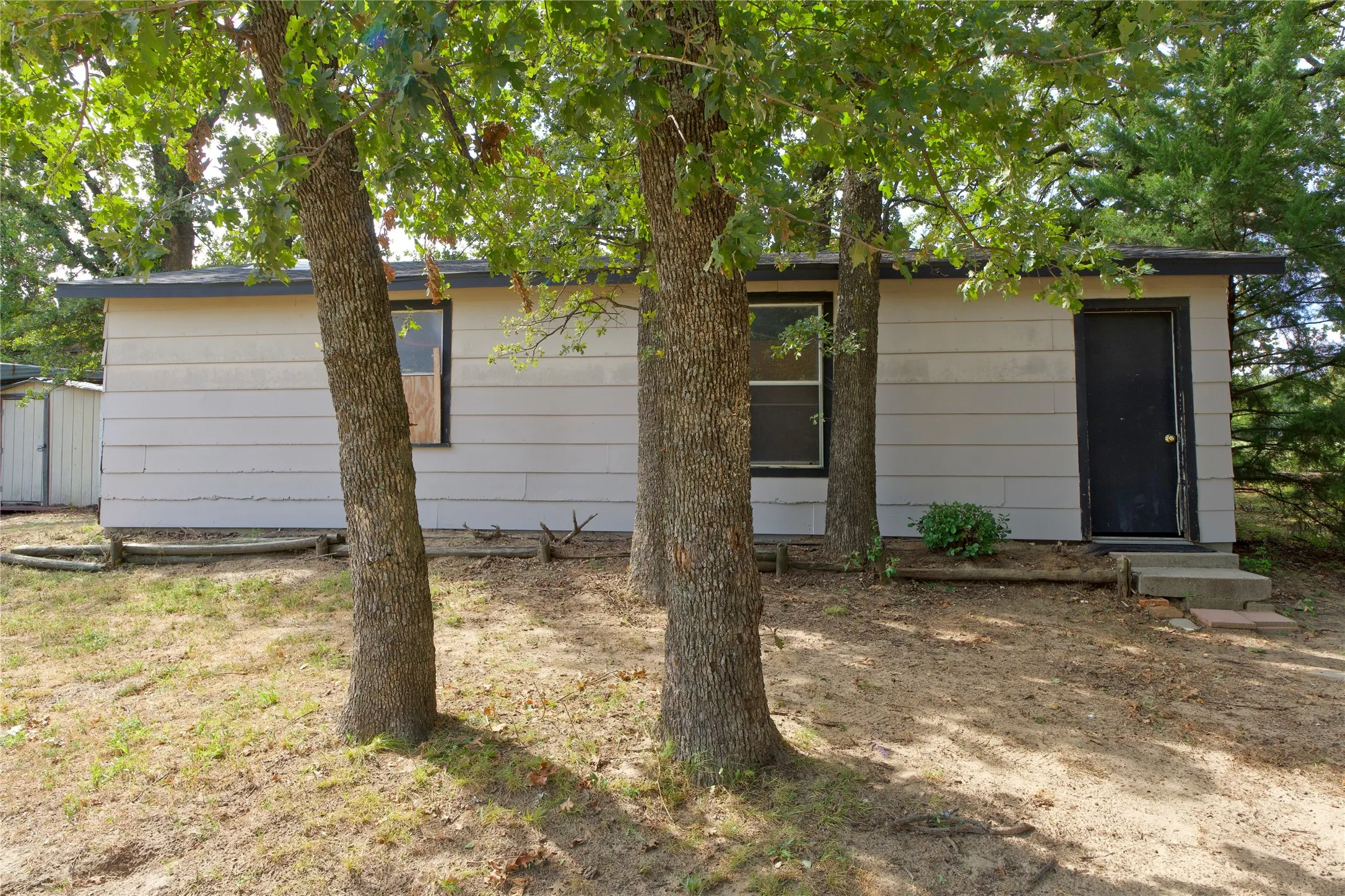 Single Family Residence For Sale in Cooke County , 711 County Road 162, Gainesville, Texas 76240, 5 Bedroom, 3 Bathroom, 1 Garage spaces, 2,809 Sqft, built in 1983, mls#21398833, Real Estate Agent in Gainesville, Homes For Sale in Cooke county, Homes For Sale in Gainesville, Realtor in Gainesville Texas, Real Estate Brokerage Independent Realty Texas, Luminita Cordes Realtor