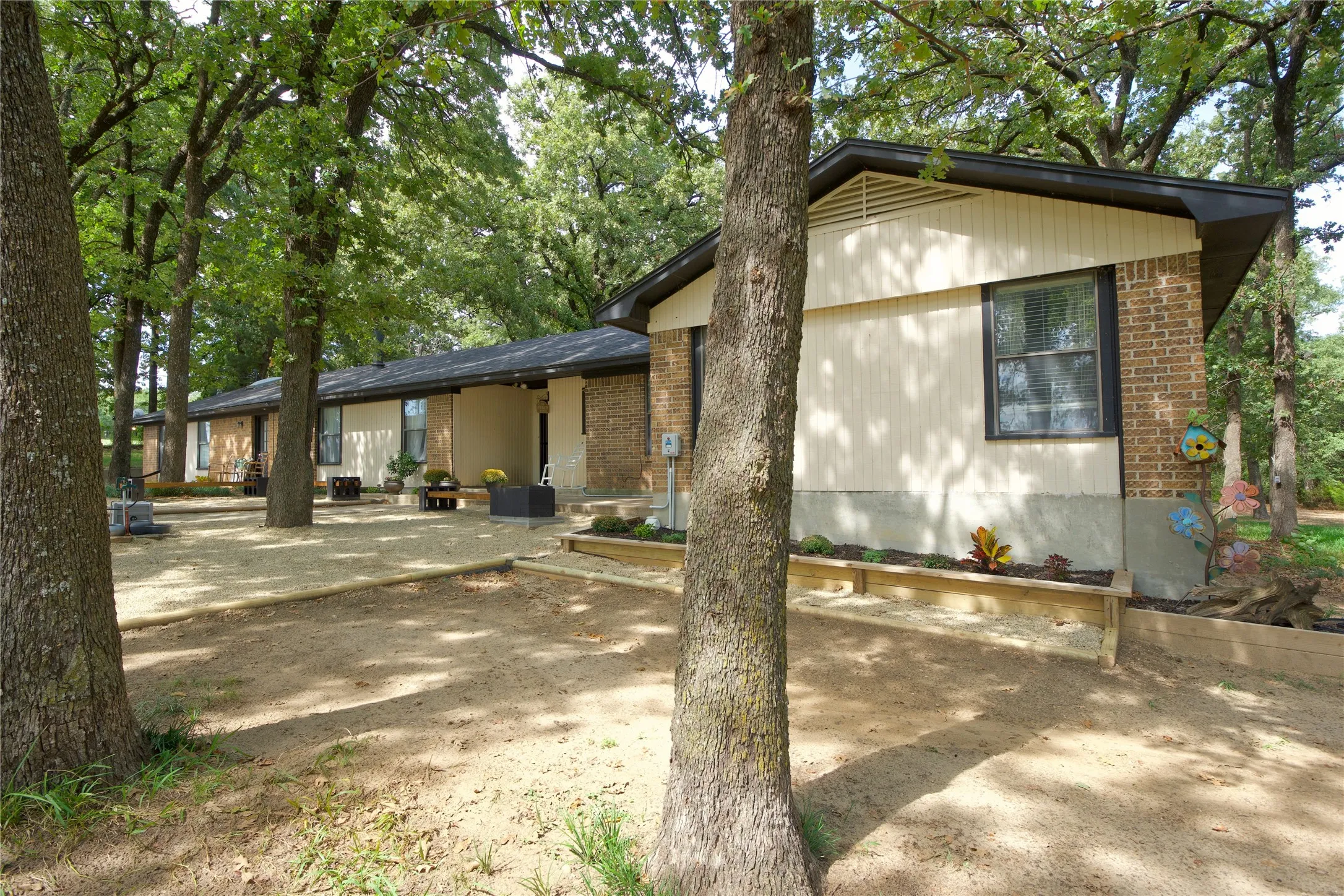 Single Family Residence For Sale in Cooke County , 711 County Road 162, Gainesville, Texas 76240, 5 Bedroom, 3 Bathroom, 1 Garage spaces, 2,809 Sqft, built in 1983, mls#21398833, Real Estate Agent in Gainesville, Homes For Sale in Cooke county, Homes For Sale in Gainesville, Realtor in Gainesville Texas, Real Estate Brokerage Independent Realty Texas, Luminita Cordes Realtor
