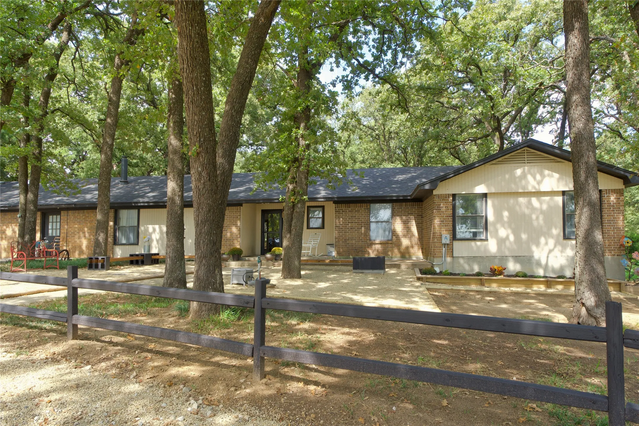 Single Family Residence For Sale in Cooke County , 711 County Road 162, Gainesville, Texas 76240, 5 Bedroom, 3 Bathroom, 1 Garage spaces, 2,809 Sqft, built in 1983, mls#21398833, Real Estate Agent in Gainesville, Homes For Sale in Cooke county, Homes For Sale in Gainesville, Realtor in Gainesville Texas, Real Estate Brokerage Independent Realty Texas, Luminita Cordes Realtor
