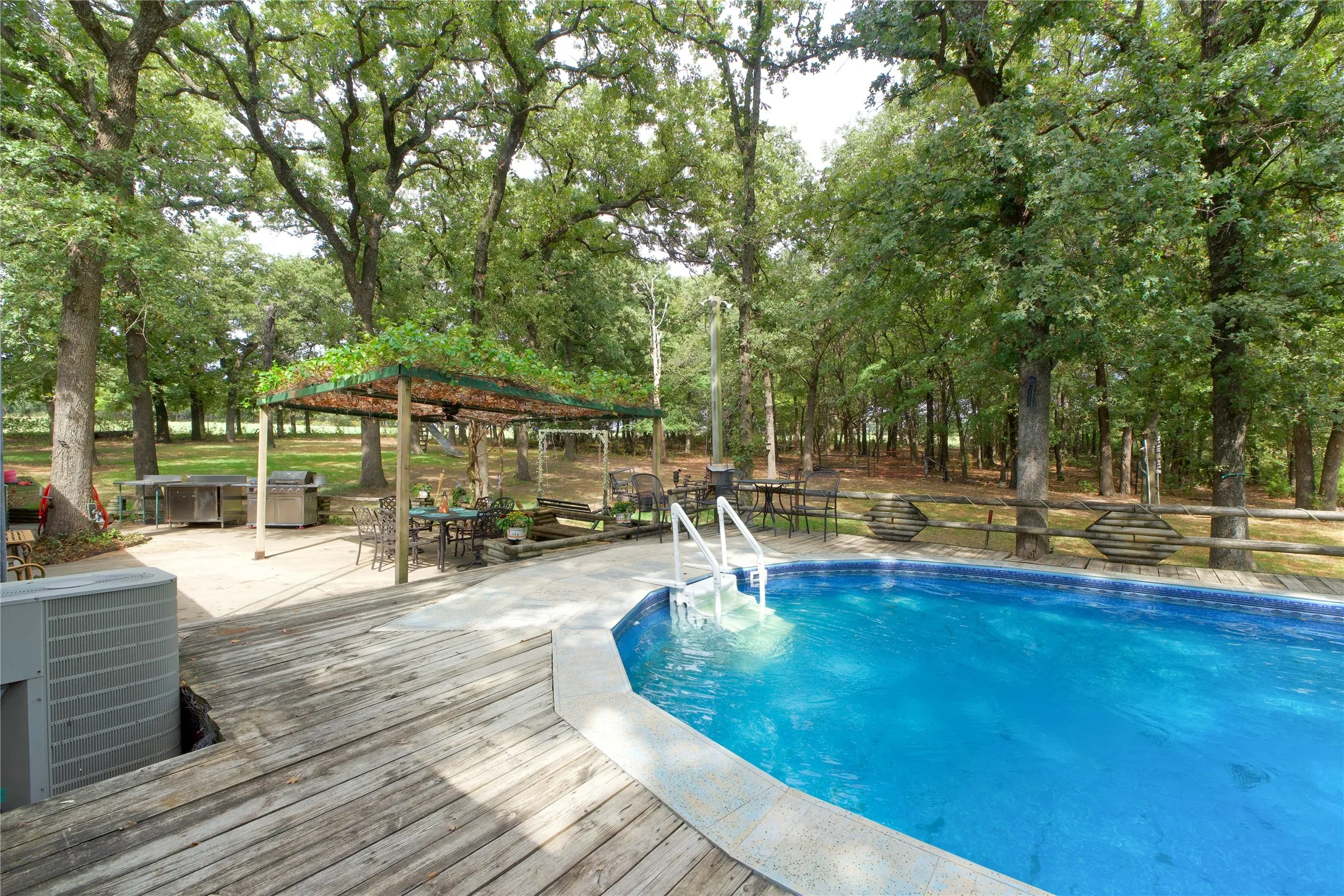 Single Family Residence For Sale in Cooke County , 711 County Road 162, Gainesville, Texas 76240, 5 Bedroom, 3 Bathroom, 1 Garage spaces, 2,809 Sqft, built in 1983, mls#21398833, Real Estate Agent in Gainesville, Homes For Sale in Cooke county, Homes For Sale in Gainesville, Realtor in Gainesville Texas, Real Estate Brokerage Independent Realty Texas, Luminita Cordes Realtor