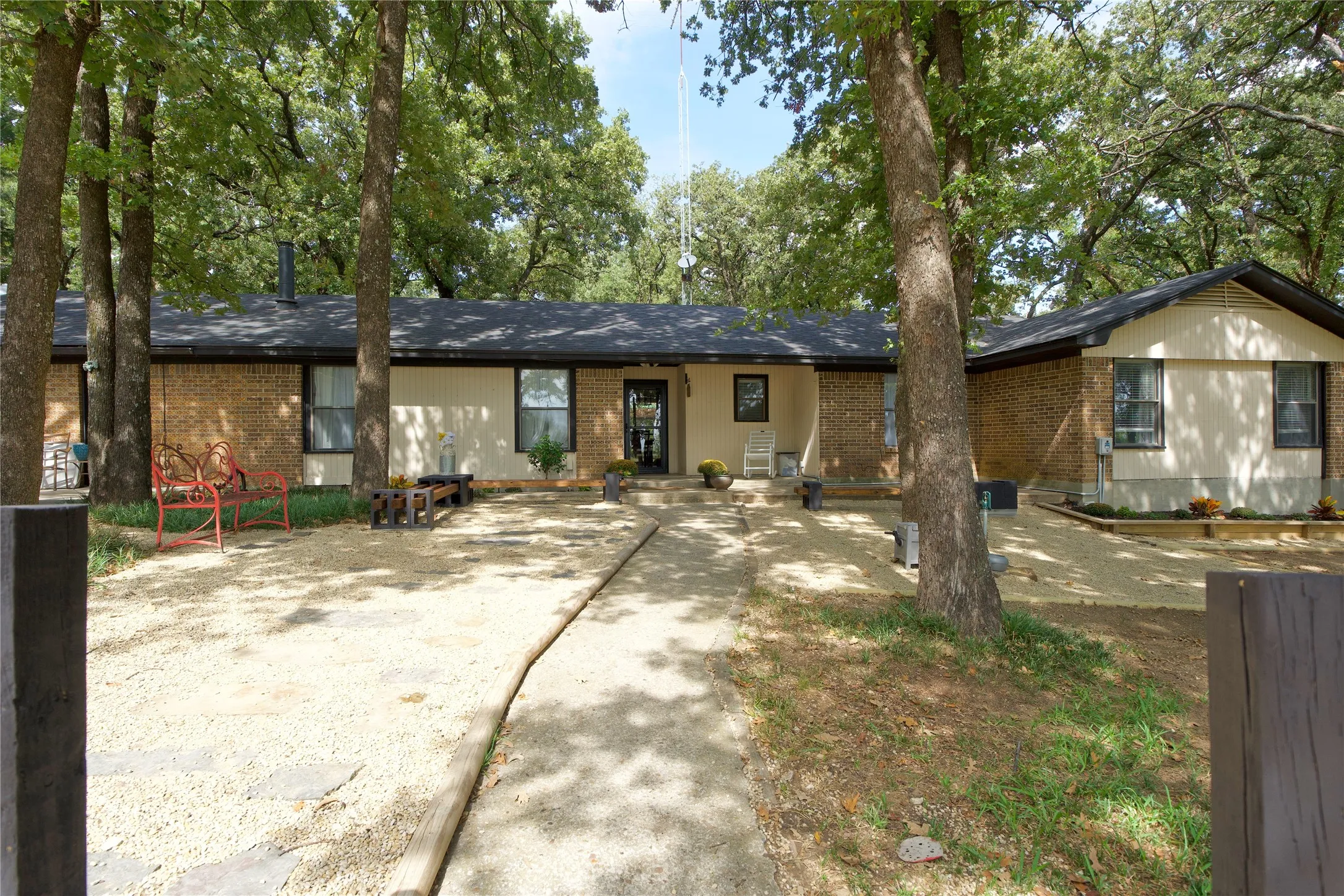 Single Family Residence For Sale in Cooke County , 711 County Road 162, Gainesville, Texas 76240, 5 Bedroom, 3 Bathroom, 1 Garage spaces, 2,809 Sqft, built in 1983, mls#21398833, Real Estate Agent in Gainesville, Homes For Sale in Cooke county, Homes For Sale in Gainesville, Realtor in Gainesville Texas, Real Estate Brokerage Independent Realty Texas, Luminita Cordes Realtor