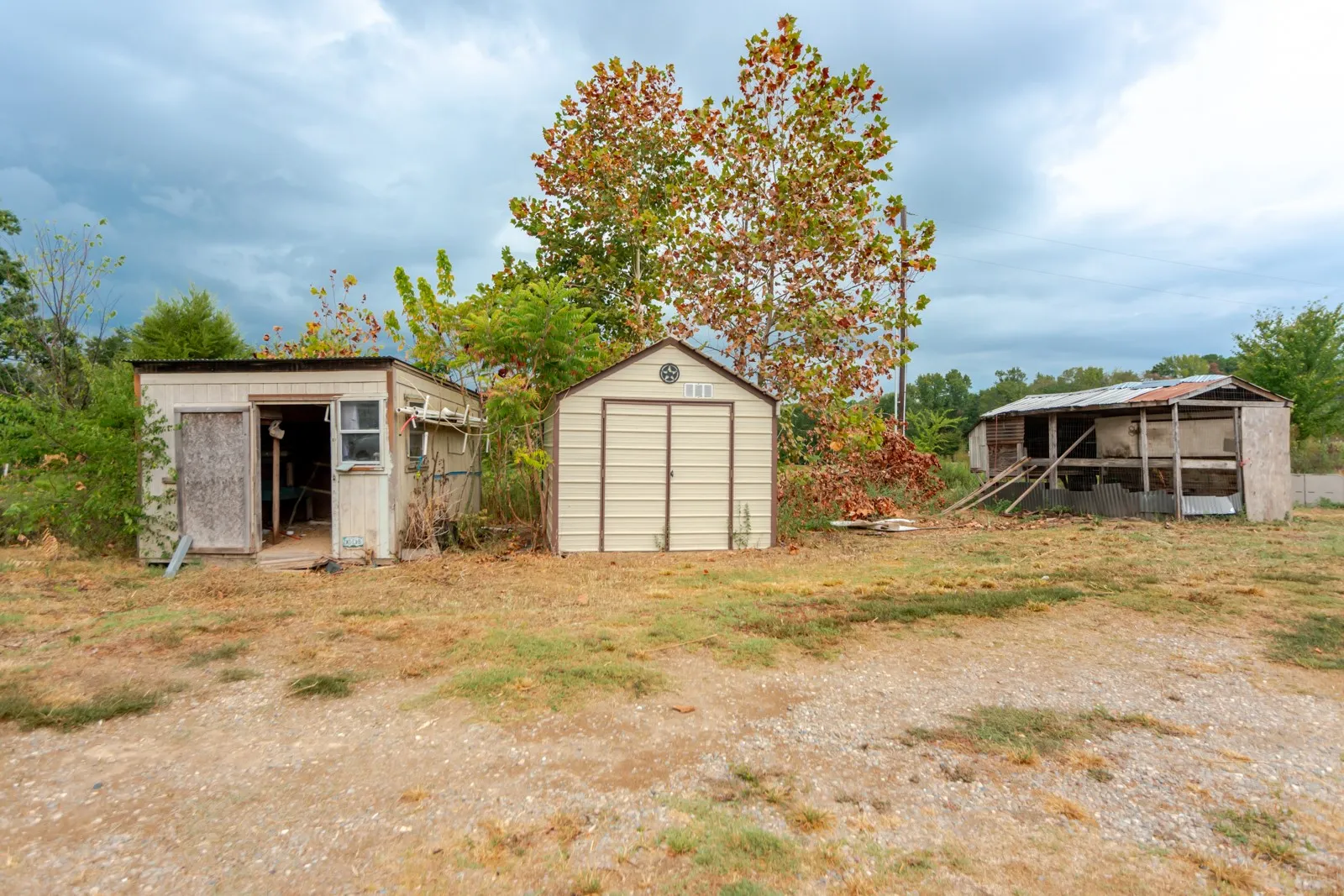 Mobile Home For Sale in Wood County , 1262 Fm 1647, Winnsboro, Texas 75494, 5 Bedroom, 3 Bathroom, Garage spaces, 2,432 Sqft, built in 2002, mls#21395994, Real Estate Agent in Winnsboro, Homes For Sale in Wood county, Homes For Sale in Winnsboro, Realtor in Winnsboro Texas, Real Estate Brokerage Independent Realty Texas, Luminita Cordes Realtor