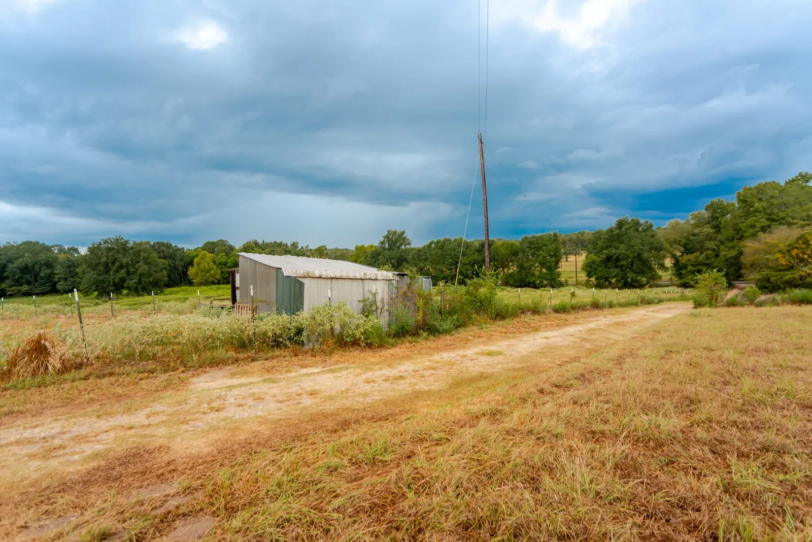 Mobile Home For Sale in Wood County , 1262 Fm 1647, Winnsboro, Texas 75494, 5 Bedroom, 3 Bathroom, Garage spaces, 2,432 Sqft, built in 2002, mls#21395994, Real Estate Agent in Winnsboro, Homes For Sale in Wood county, Homes For Sale in Winnsboro, Realtor in Winnsboro Texas, Real Estate Brokerage Independent Realty Texas, Luminita Cordes Realtor