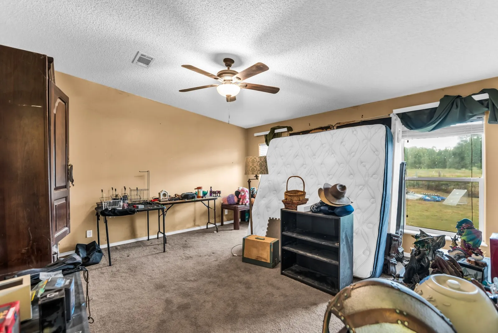 Mobile Home For Sale in Wood County , 1262 Fm 1647, Winnsboro, Texas 75494, 5 Bedroom, 3 Bathroom, Garage spaces, 2,432 Sqft, built in 2002, mls#21395994, Real Estate Agent in Winnsboro, Homes For Sale in Wood county, Homes For Sale in Winnsboro, Realtor in Winnsboro Texas, Real Estate Brokerage Independent Realty Texas, Luminita Cordes Realtor