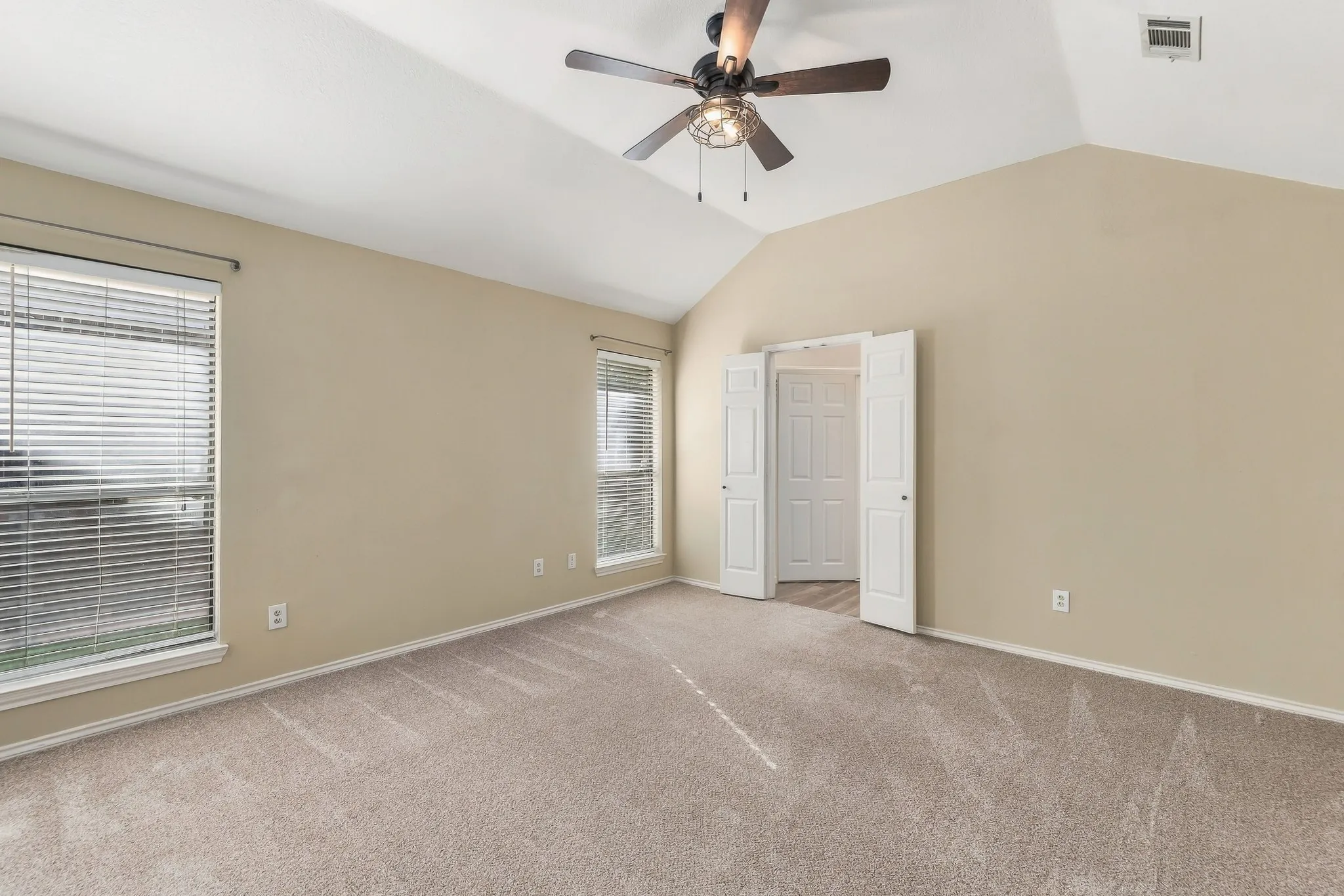 Single Family Residence For Rent in Tarrant County , 515 Post Oak Road, Grapevine, Texas 76051, 3 Bedroom, 2 Bathroom, 2 Garage spaces, 1,537 Sqft, built in 1986, mls#21387647, Real Estate Agent in Grapevine, Homes For Rent in Tarrant county, Homes For Rent in Grapevine, Realtor in Grapevine Texas, Real Estate Brokerage Independent Realty Texas, Luminita Cordes Realtor