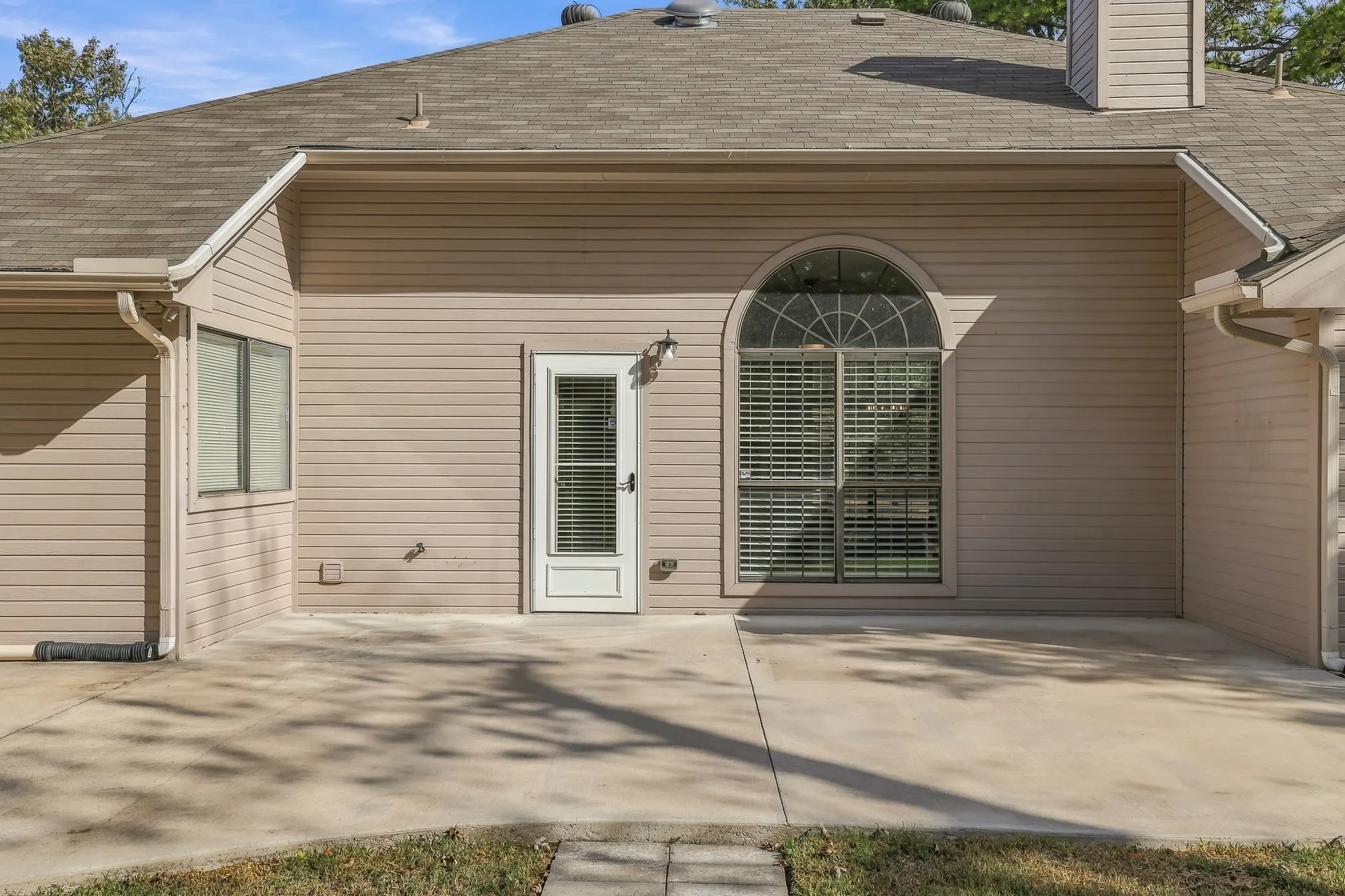 Single Family Residence For Rent in Tarrant County , 515 Post Oak Road, Grapevine, Texas 76051, 3 Bedroom, 2 Bathroom, 2 Garage spaces, 1,537 Sqft, built in 1986, mls#21387647, Real Estate Agent in Grapevine, Homes For Rent in Tarrant county, Homes For Rent in Grapevine, Realtor in Grapevine Texas, Real Estate Brokerage Independent Realty Texas, Luminita Cordes Realtor