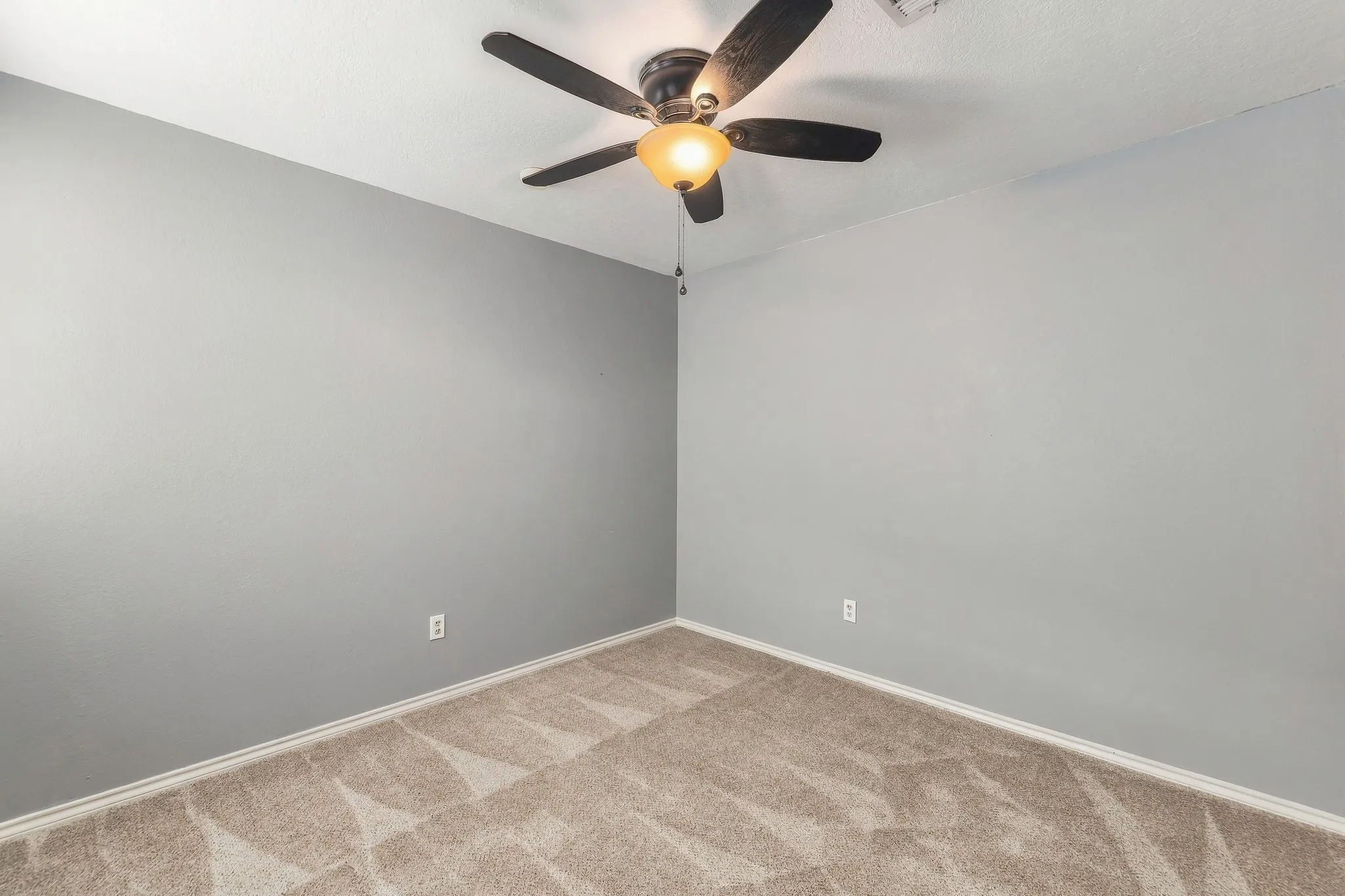 Single Family Residence For Rent in Tarrant County , 515 Post Oak Road, Grapevine, Texas 76051, 3 Bedroom, 2 Bathroom, 2 Garage spaces, 1,537 Sqft, built in 1986, mls#21387647, Real Estate Agent in Grapevine, Homes For Rent in Tarrant county, Homes For Rent in Grapevine, Realtor in Grapevine Texas, Real Estate Brokerage Independent Realty Texas, Luminita Cordes Realtor