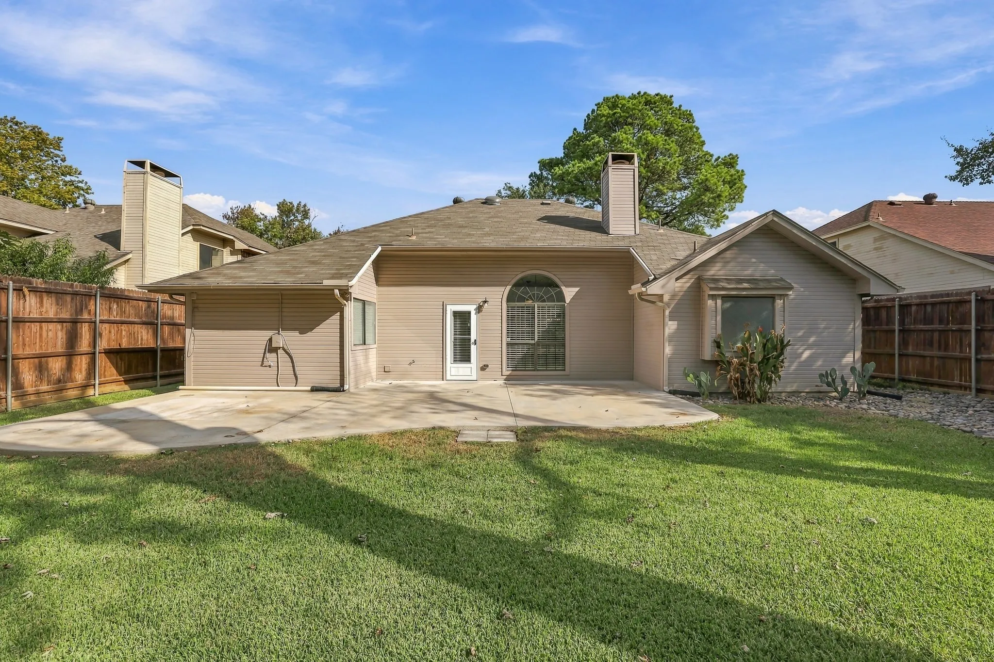Single Family Residence For Rent in Tarrant County , 515 Post Oak Road, Grapevine, Texas 76051, 3 Bedroom, 2 Bathroom, 2 Garage spaces, 1,537 Sqft, built in 1986, mls#21387647, Real Estate Agent in Grapevine, Homes For Rent in Tarrant county, Homes For Rent in Grapevine, Realtor in Grapevine Texas, Real Estate Brokerage Independent Realty Texas, Luminita Cordes Realtor