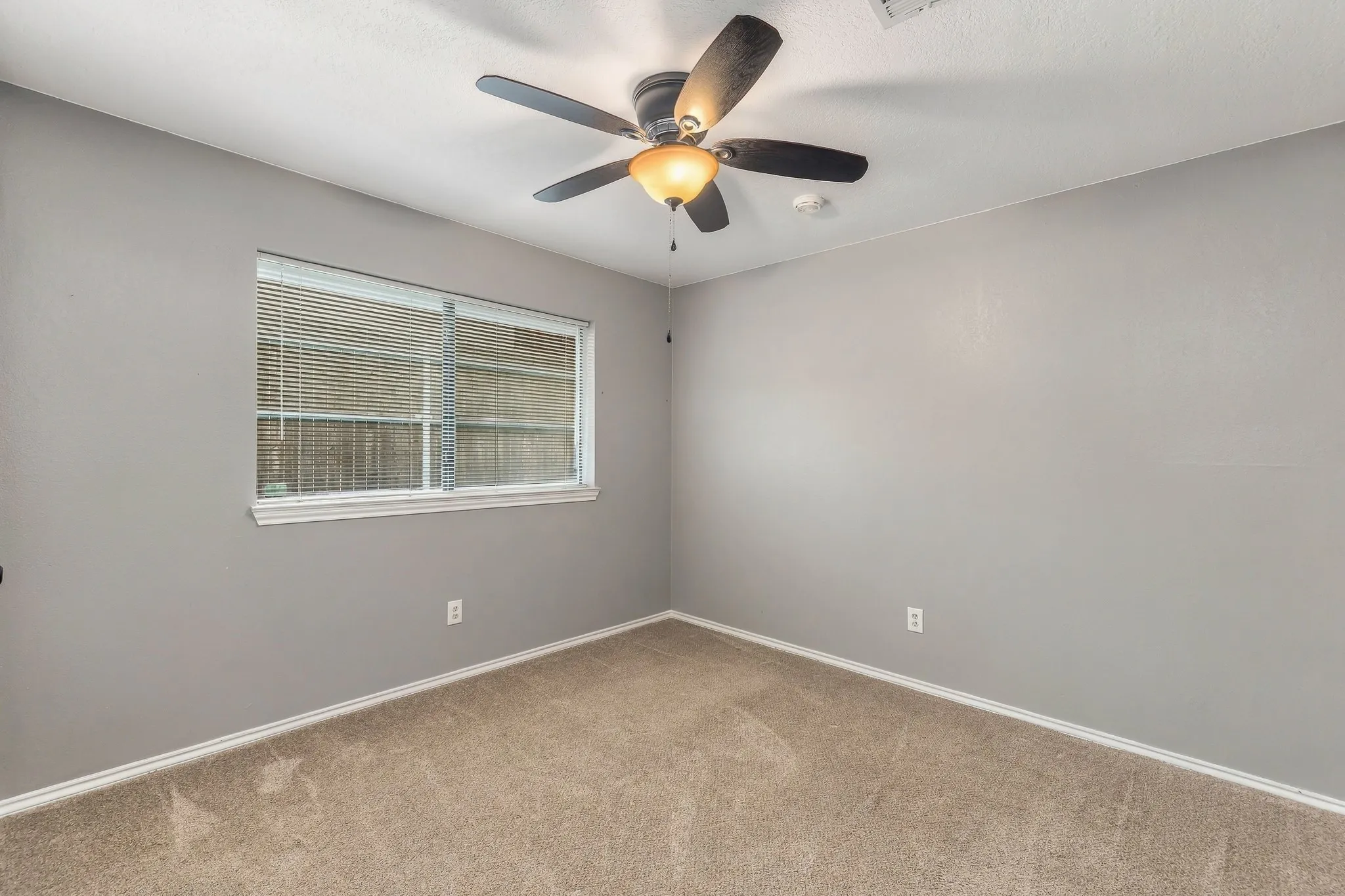 Single Family Residence For Rent in Tarrant County , 515 Post Oak Road, Grapevine, Texas 76051, 3 Bedroom, 2 Bathroom, 2 Garage spaces, 1,537 Sqft, built in 1986, mls#21387647, Real Estate Agent in Grapevine, Homes For Rent in Tarrant county, Homes For Rent in Grapevine, Realtor in Grapevine Texas, Real Estate Brokerage Independent Realty Texas, Luminita Cordes Realtor