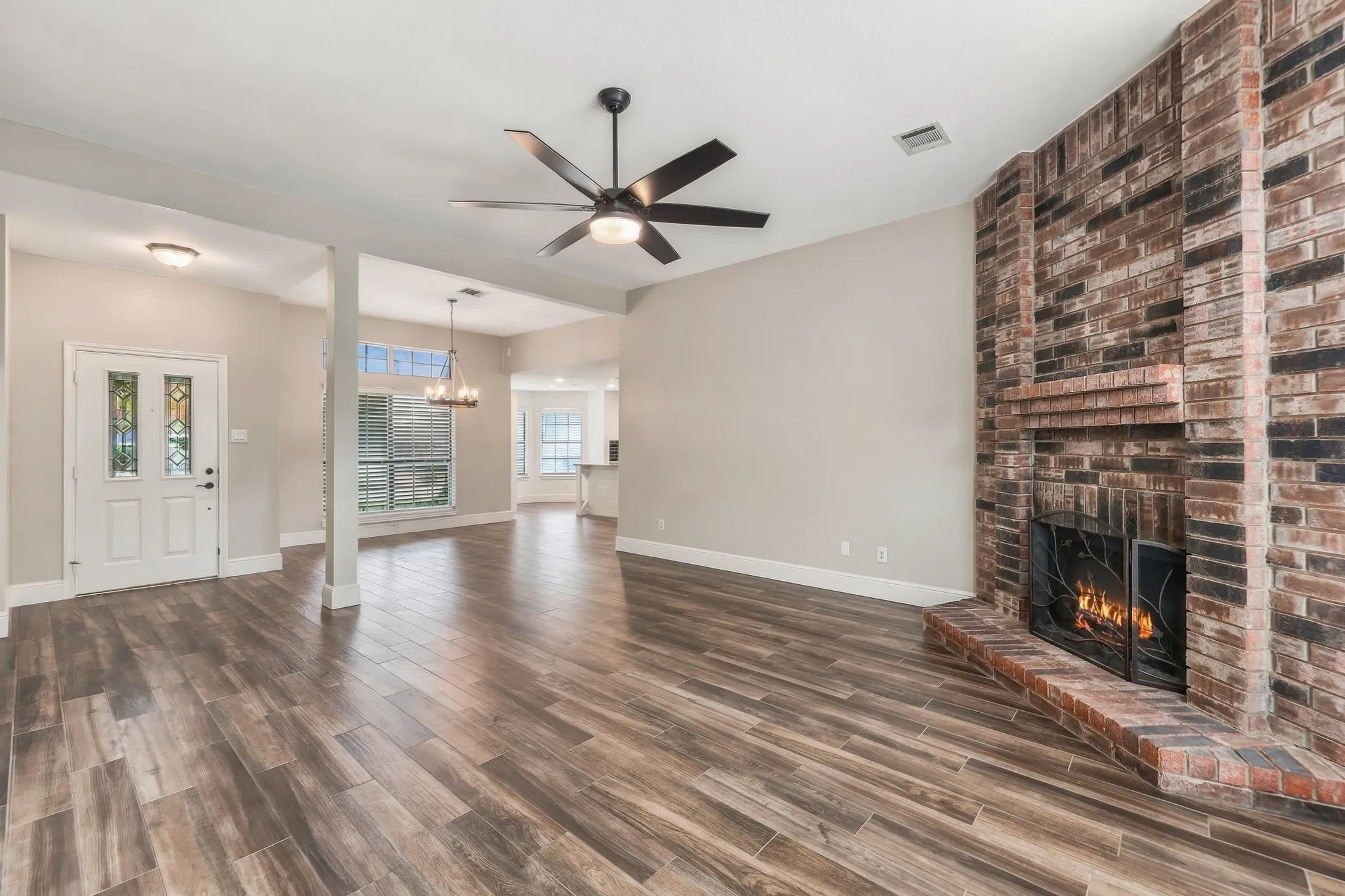 Single Family Residence For Rent in Tarrant County , 515 Post Oak Road, Grapevine, Texas 76051, 3 Bedroom, 2 Bathroom, 2 Garage spaces, 1,537 Sqft, built in 1986, mls#21387647, Real Estate Agent in Grapevine, Homes For Rent in Tarrant county, Homes For Rent in Grapevine, Realtor in Grapevine Texas, Real Estate Brokerage Independent Realty Texas, Luminita Cordes Realtor