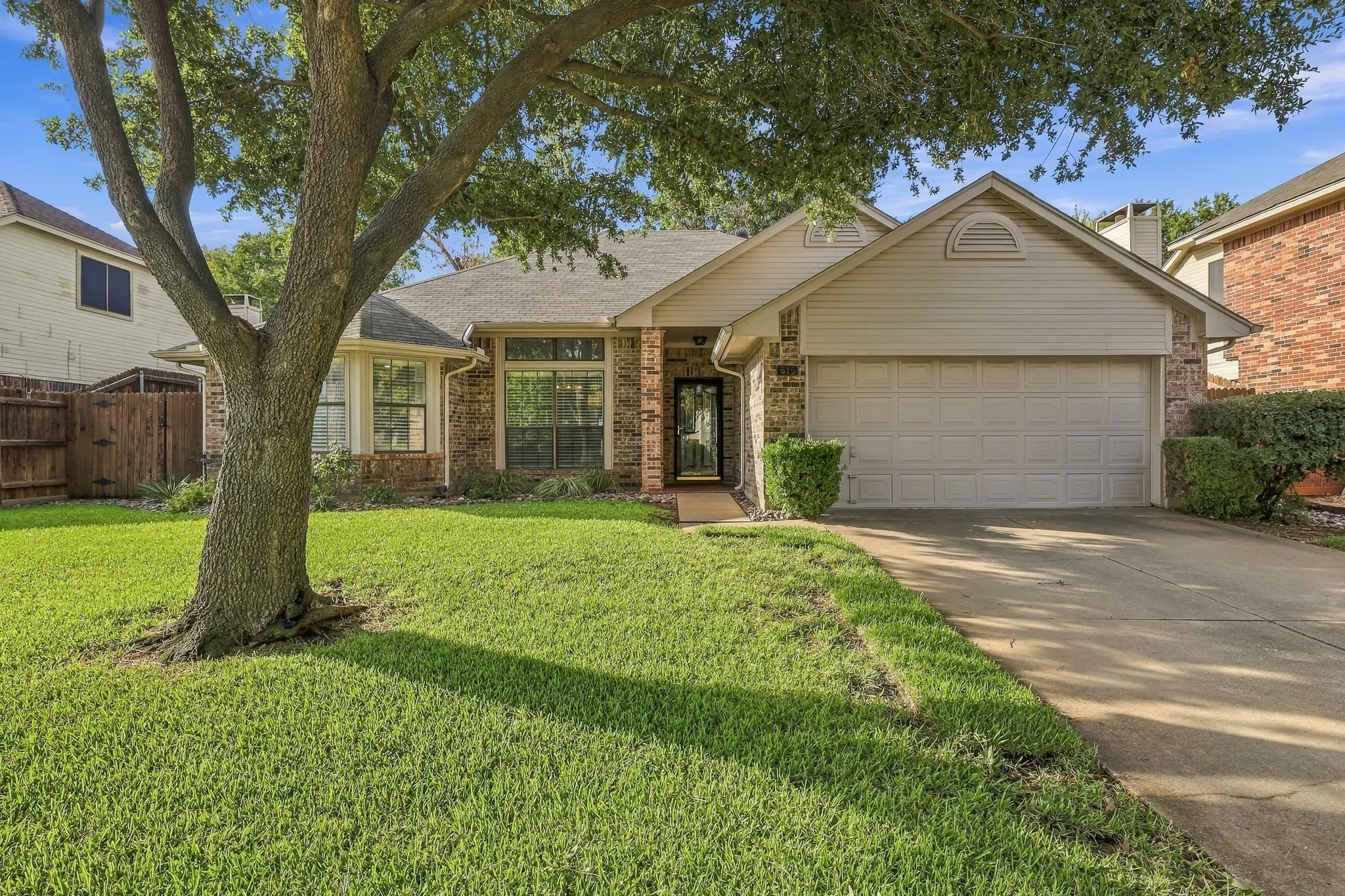 Single Family Residence For Rent in Tarrant County , 515 Post Oak Road, Grapevine, Texas 76051, 3 Bedroom, 2 Bathroom, 2 Garage spaces, 1,537 Sqft, built in 1986, mls#21387647, Real Estate Agent in Grapevine, Homes For Rent in Tarrant county, Homes For Rent in Grapevine, Realtor in Grapevine Texas, Real Estate Brokerage Independent Realty Texas, Luminita Cordes Realtor