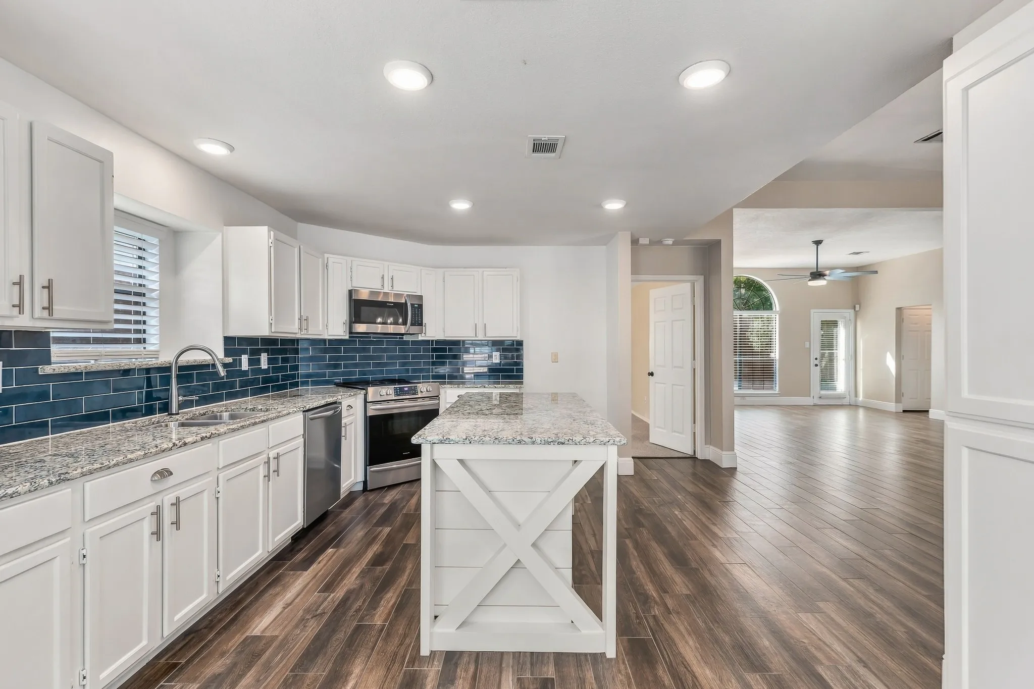 Single Family Residence For Rent in Tarrant County , 515 Post Oak Road, Grapevine, Texas 76051, 3 Bedroom, 2 Bathroom, 2 Garage spaces, 1,537 Sqft, built in 1986, mls#21387647, Real Estate Agent in Grapevine, Homes For Rent in Tarrant county, Homes For Rent in Grapevine, Realtor in Grapevine Texas, Real Estate Brokerage Independent Realty Texas, Luminita Cordes Realtor
