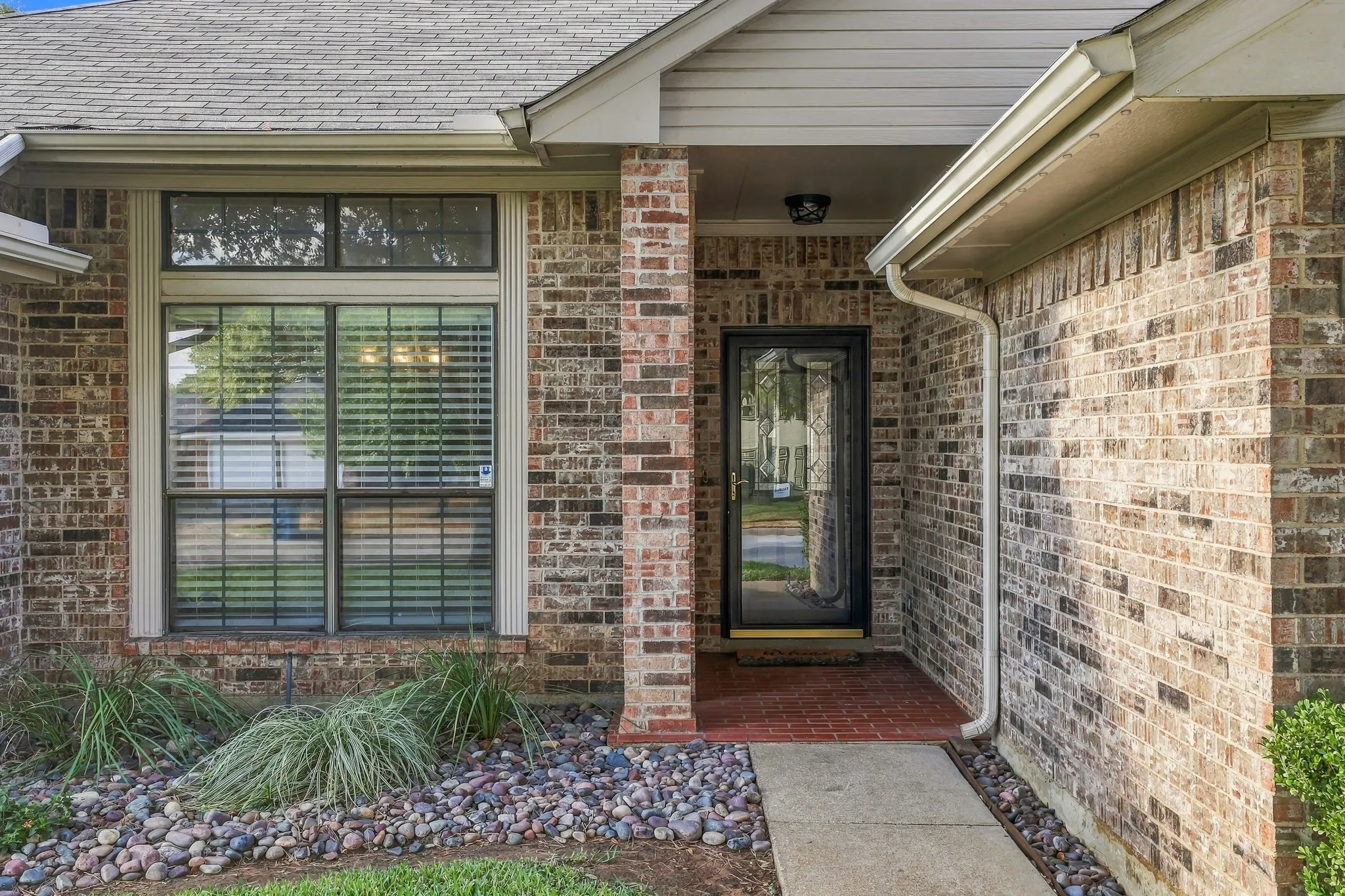 Single Family Residence For Rent in Tarrant County , 515 Post Oak Road, Grapevine, Texas 76051, 3 Bedroom, 2 Bathroom, 2 Garage spaces, 1,537 Sqft, built in 1986, mls#21387647, Real Estate Agent in Grapevine, Homes For Rent in Tarrant county, Homes For Rent in Grapevine, Realtor in Grapevine Texas, Real Estate Brokerage Independent Realty Texas, Luminita Cordes Realtor