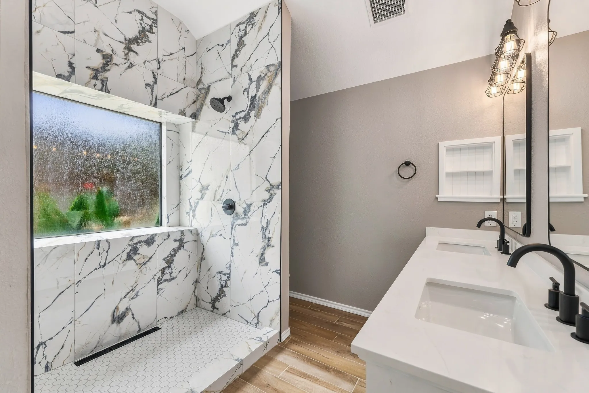 Single Family Residence For Rent in Tarrant County , 515 Post Oak Road, Grapevine, Texas 76051, 3 Bedroom, 2 Bathroom, 2 Garage spaces, 1,537 Sqft, built in 1986, mls#21387647, Real Estate Agent in Grapevine, Homes For Rent in Tarrant county, Homes For Rent in Grapevine, Realtor in Grapevine Texas, Real Estate Brokerage Independent Realty Texas, Luminita Cordes Realtor