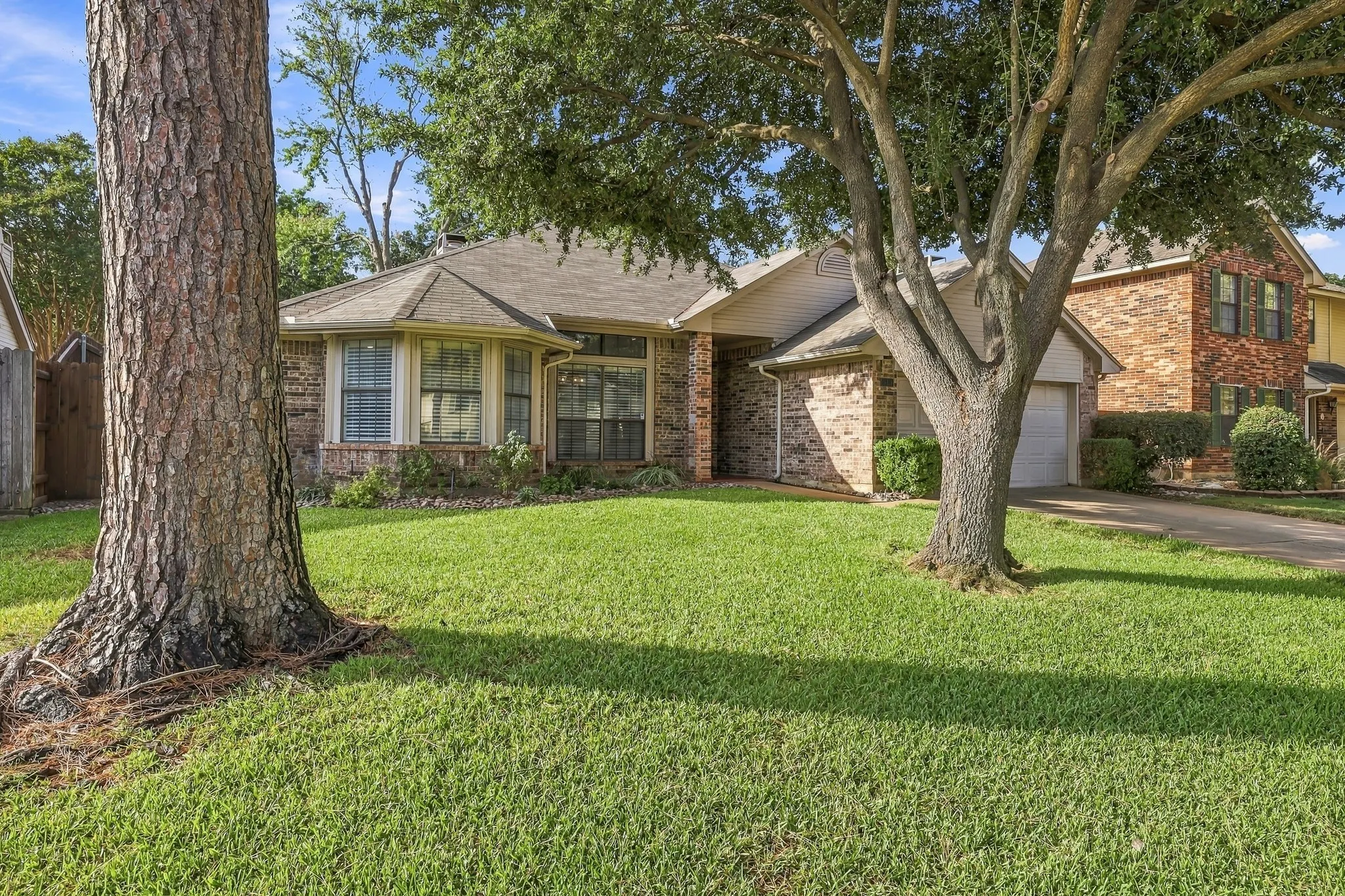 Single Family Residence For Rent in Tarrant County , 515 Post Oak Road, Grapevine, Texas 76051, 3 Bedroom, 2 Bathroom, 2 Garage spaces, 1,537 Sqft, built in 1986, mls#21387647, Real Estate Agent in Grapevine, Homes For Rent in Tarrant county, Homes For Rent in Grapevine, Realtor in Grapevine Texas, Real Estate Brokerage Independent Realty Texas, Luminita Cordes Realtor