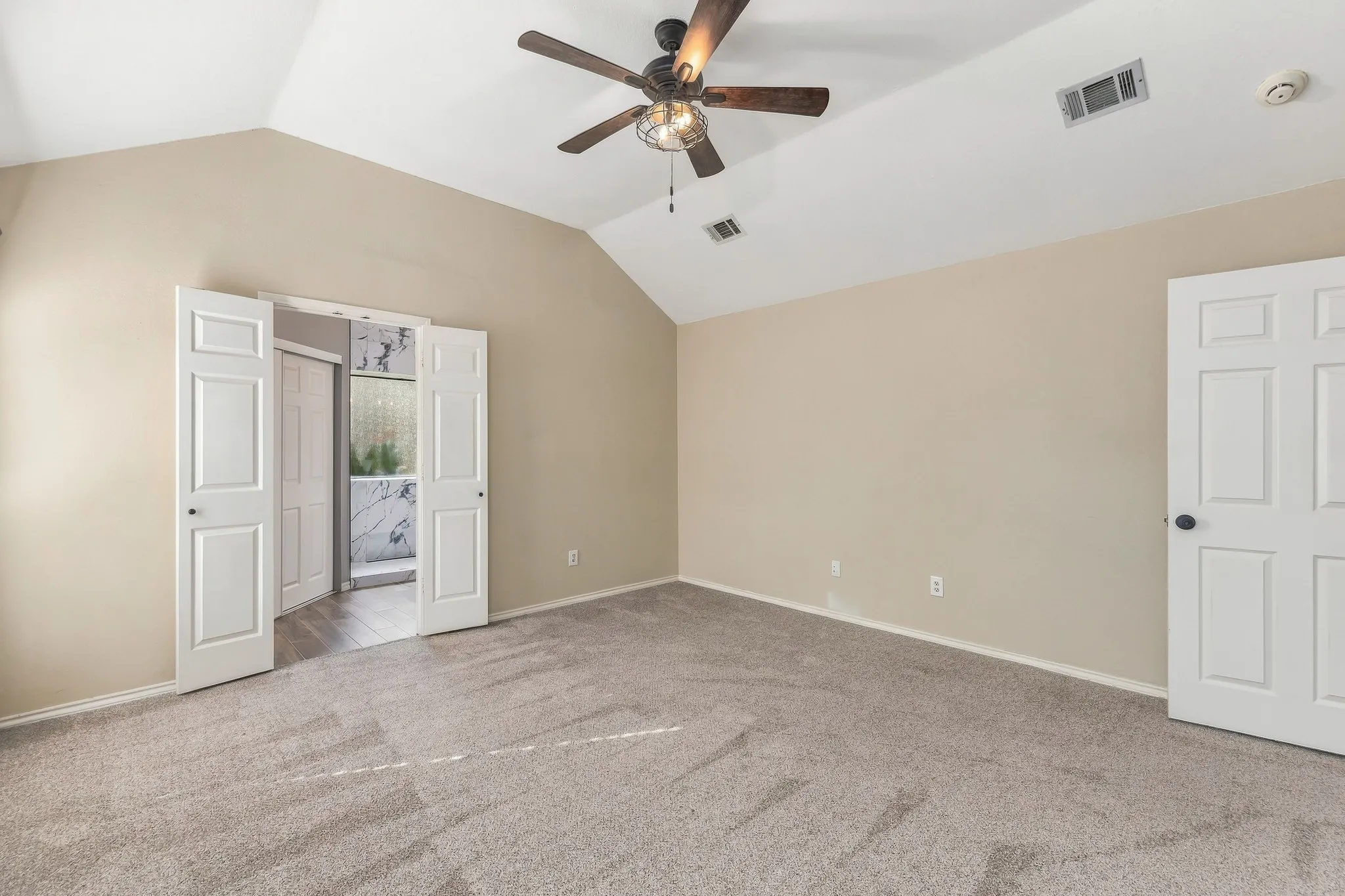 Single Family Residence For Rent in Tarrant County , 515 Post Oak Road, Grapevine, Texas 76051, 3 Bedroom, 2 Bathroom, 2 Garage spaces, 1,537 Sqft, built in 1986, mls#21387647, Real Estate Agent in Grapevine, Homes For Rent in Tarrant county, Homes For Rent in Grapevine, Realtor in Grapevine Texas, Real Estate Brokerage Independent Realty Texas, Luminita Cordes Realtor