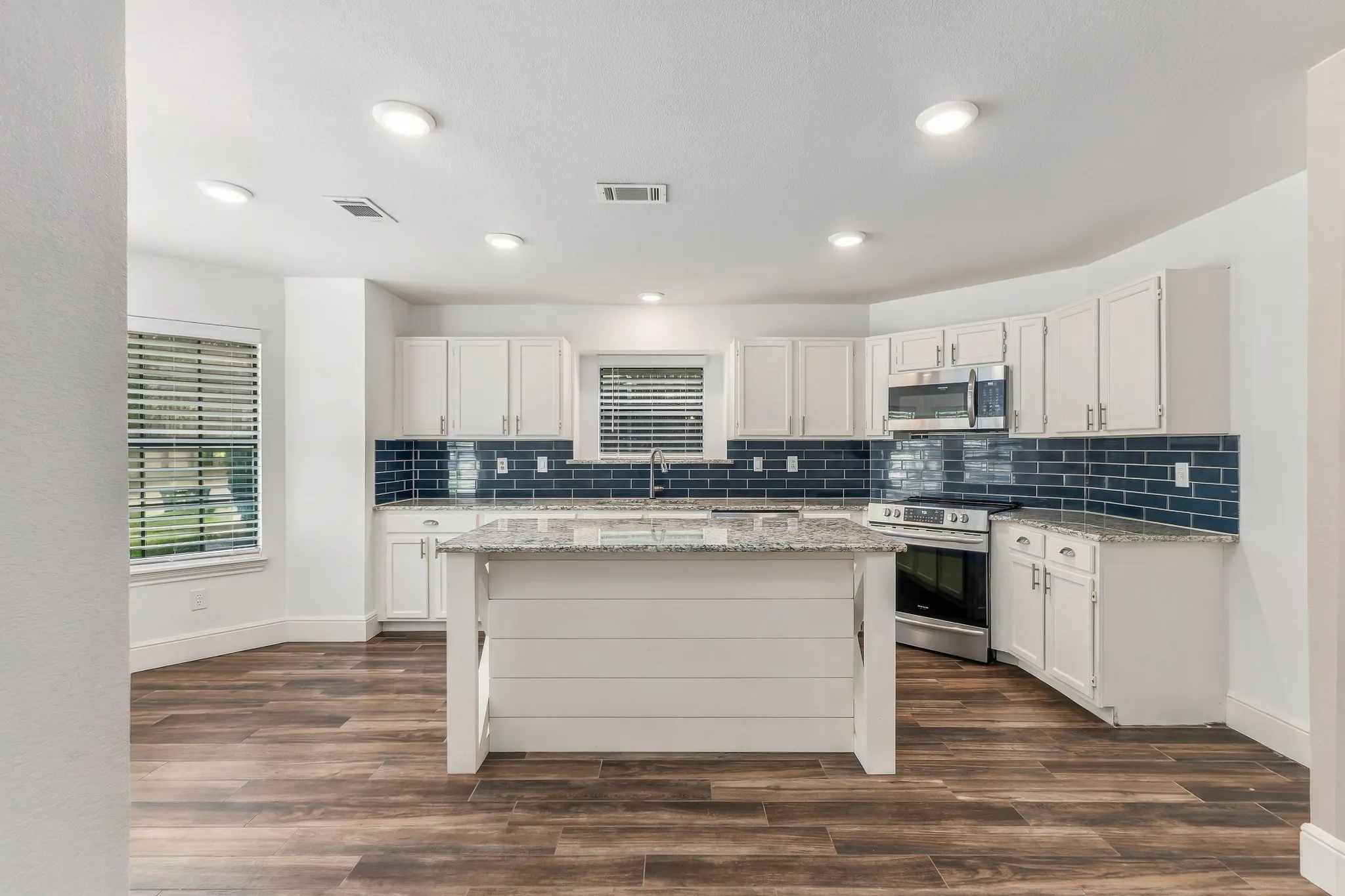 Single Family Residence For Rent in Tarrant County , 515 Post Oak Road, Grapevine, Texas 76051, 3 Bedroom, 2 Bathroom, 2 Garage spaces, 1,537 Sqft, built in 1986, mls#21387647, Real Estate Agent in Grapevine, Homes For Rent in Tarrant county, Homes For Rent in Grapevine, Realtor in Grapevine Texas, Real Estate Brokerage Independent Realty Texas, Luminita Cordes Realtor