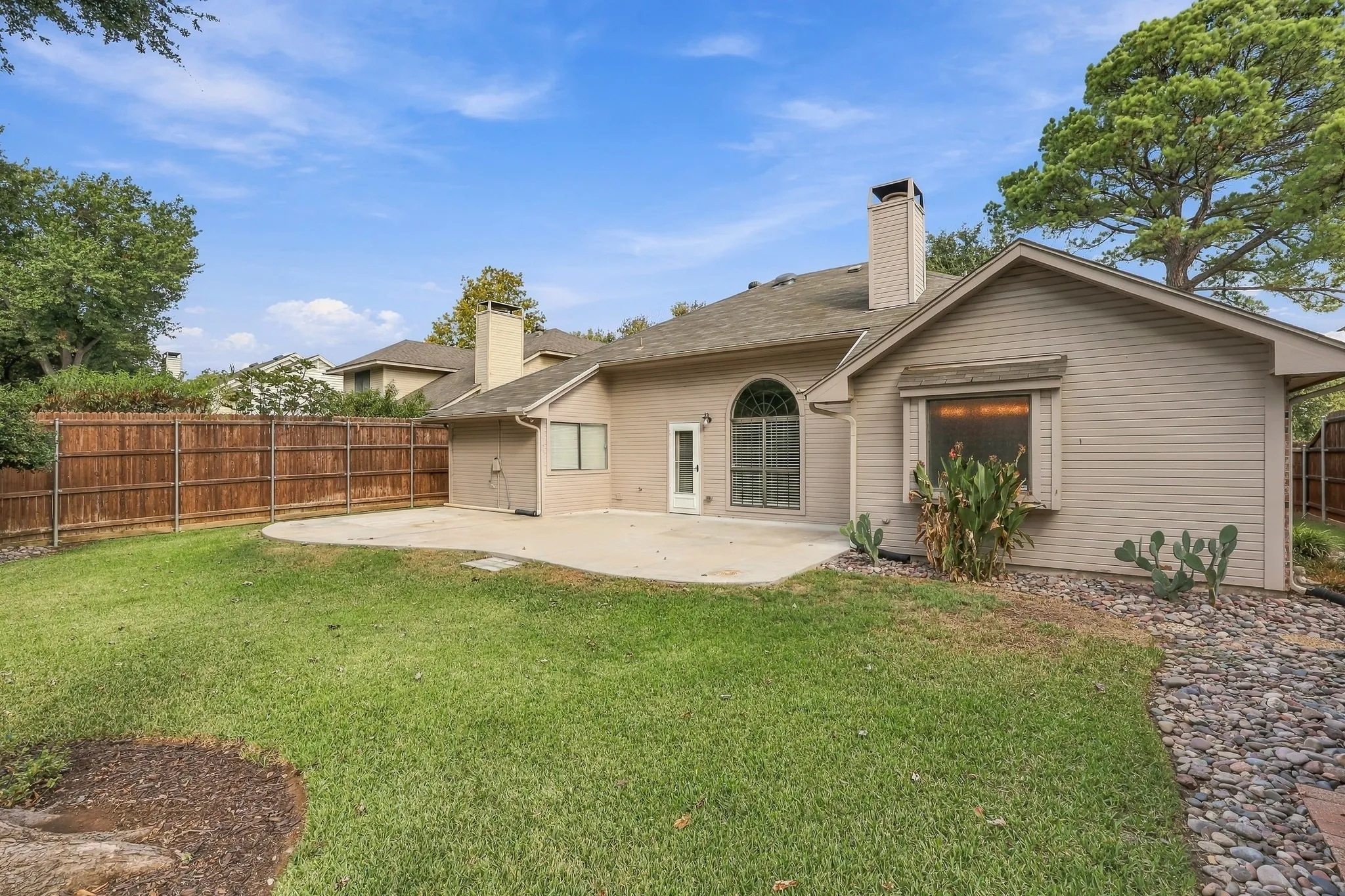 Single Family Residence For Rent in Tarrant County , 515 Post Oak Road, Grapevine, Texas 76051, 3 Bedroom, 2 Bathroom, 2 Garage spaces, 1,537 Sqft, built in 1986, mls#21387647, Real Estate Agent in Grapevine, Homes For Rent in Tarrant county, Homes For Rent in Grapevine, Realtor in Grapevine Texas, Real Estate Brokerage Independent Realty Texas, Luminita Cordes Realtor