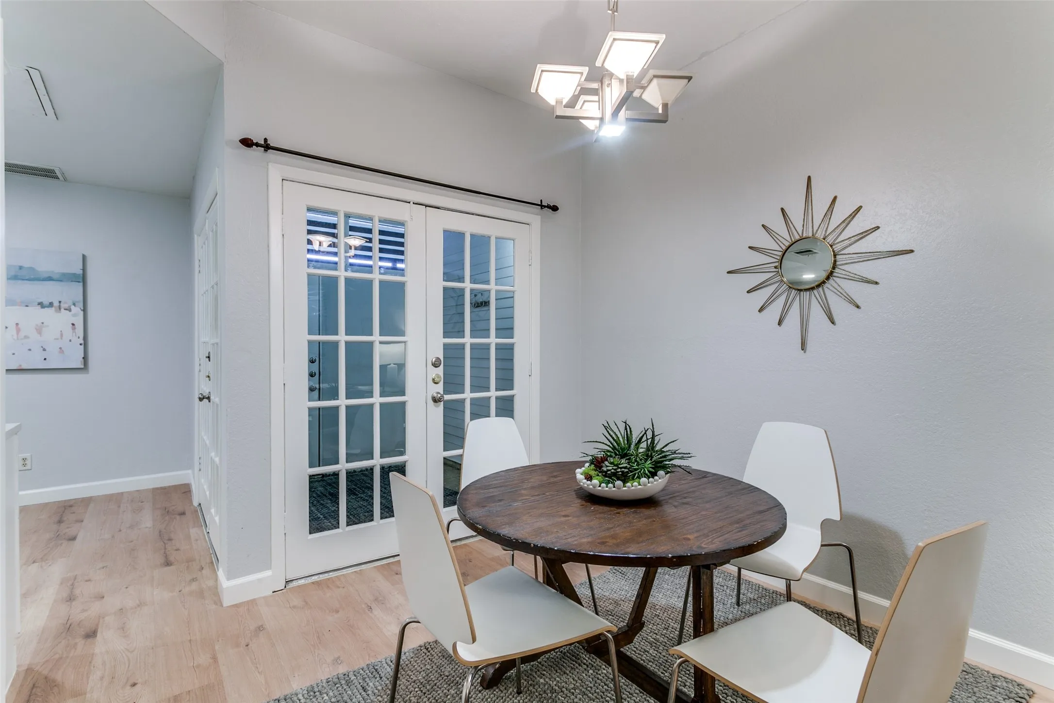 Condominium For Rent in Dallas County , 3904 Rawlins Street 111, Dallas, Texas 75219, 2 Bedroom, 3 Bathroom, Garage spaces, 1,077 Sqft, built in 1981, mls#21394106, Real Estate Agent in Dallas, Homes For Rent in Dallas county, Homes For Rent in Dallas, Realtor in Dallas Texas, Real Estate Brokerage Independent Realty Texas, Luminita Cordes Realtor
