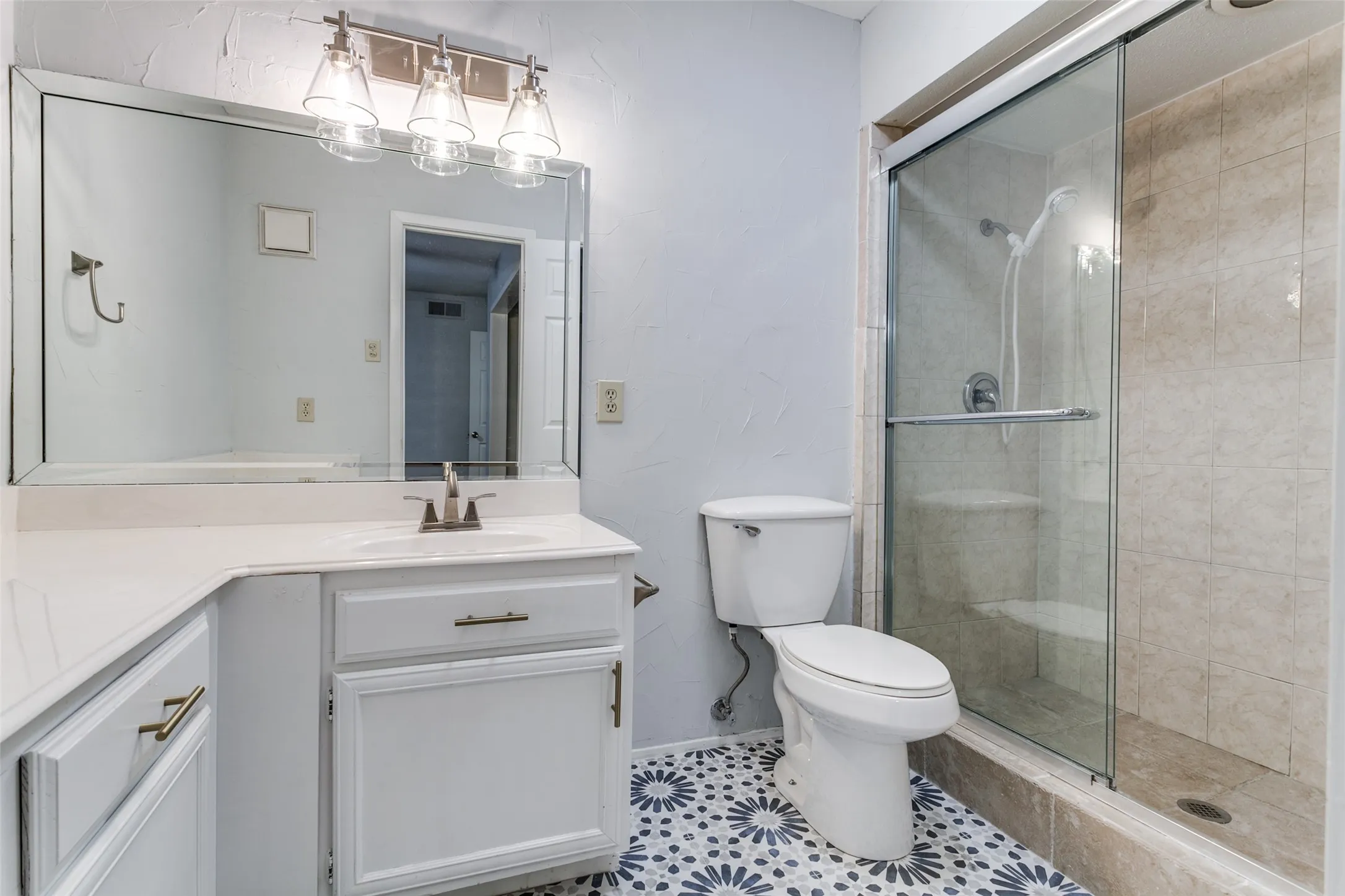 Condominium For Rent in Dallas County , 3904 Rawlins Street 111, Dallas, Texas 75219, 2 Bedroom, 3 Bathroom, Garage spaces, 1,077 Sqft, built in 1981, mls#21394106, Real Estate Agent in Dallas, Homes For Rent in Dallas county, Homes For Rent in Dallas, Realtor in Dallas Texas, Real Estate Brokerage Independent Realty Texas, Luminita Cordes Realtor