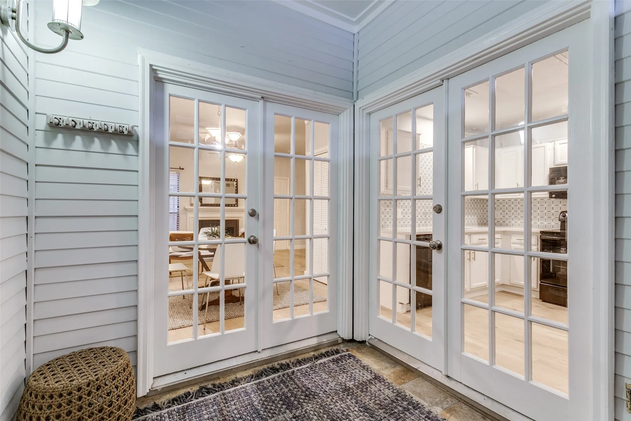 Condominium For Rent in Dallas County , 3904 Rawlins Street 111, Dallas, Texas 75219, 2 Bedroom, 3 Bathroom, Garage spaces, 1,077 Sqft, built in 1981, mls#21394106, Real Estate Agent in Dallas, Homes For Rent in Dallas county, Homes For Rent in Dallas, Realtor in Dallas Texas, Real Estate Brokerage Independent Realty Texas, Luminita Cordes Realtor