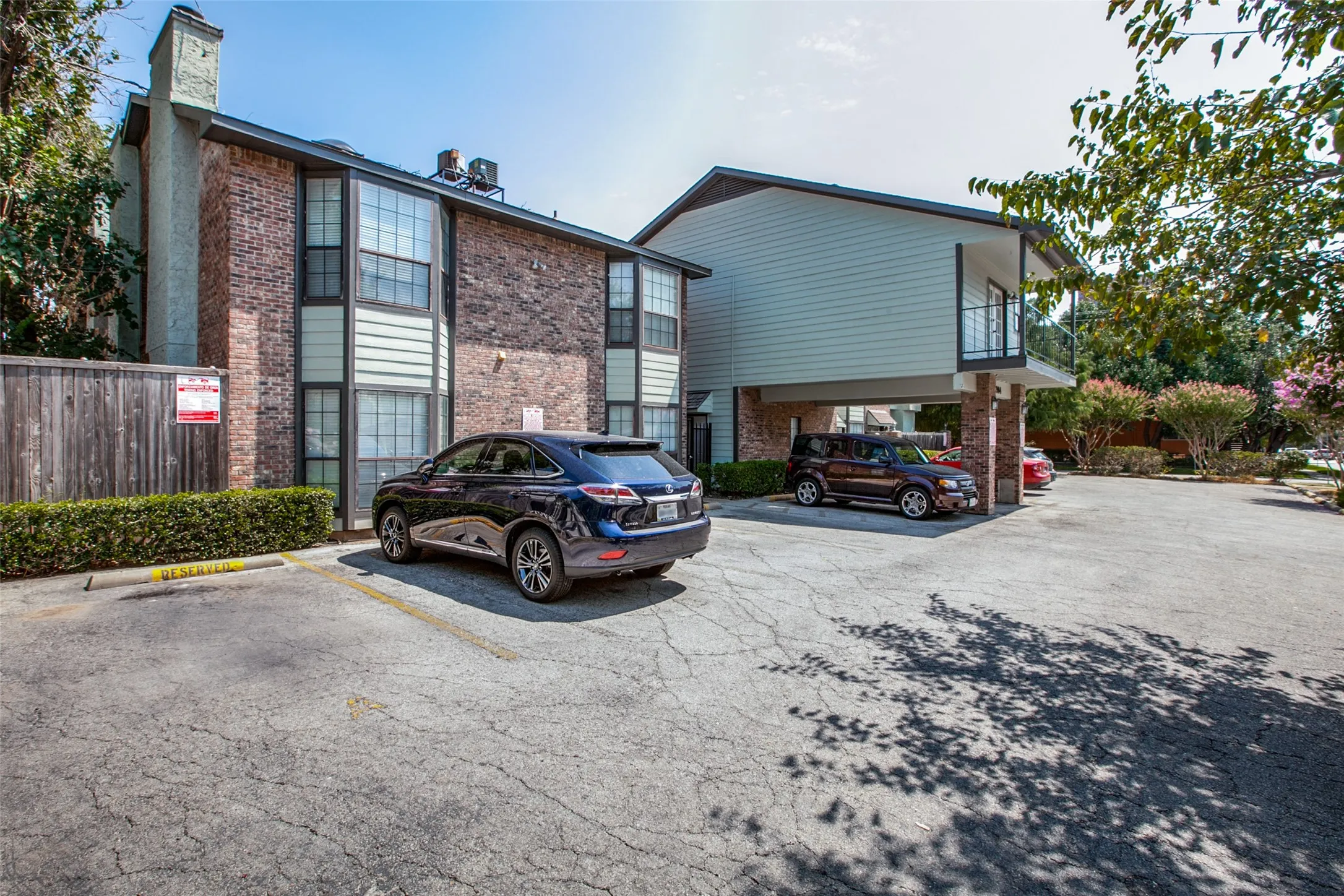 Condominium For Rent in Dallas County , 3904 Rawlins Street 111, Dallas, Texas 75219, 2 Bedroom, 3 Bathroom, Garage spaces, 1,077 Sqft, built in 1981, mls#21394106, Real Estate Agent in Dallas, Homes For Rent in Dallas county, Homes For Rent in Dallas, Realtor in Dallas Texas, Real Estate Brokerage Independent Realty Texas, Luminita Cordes Realtor