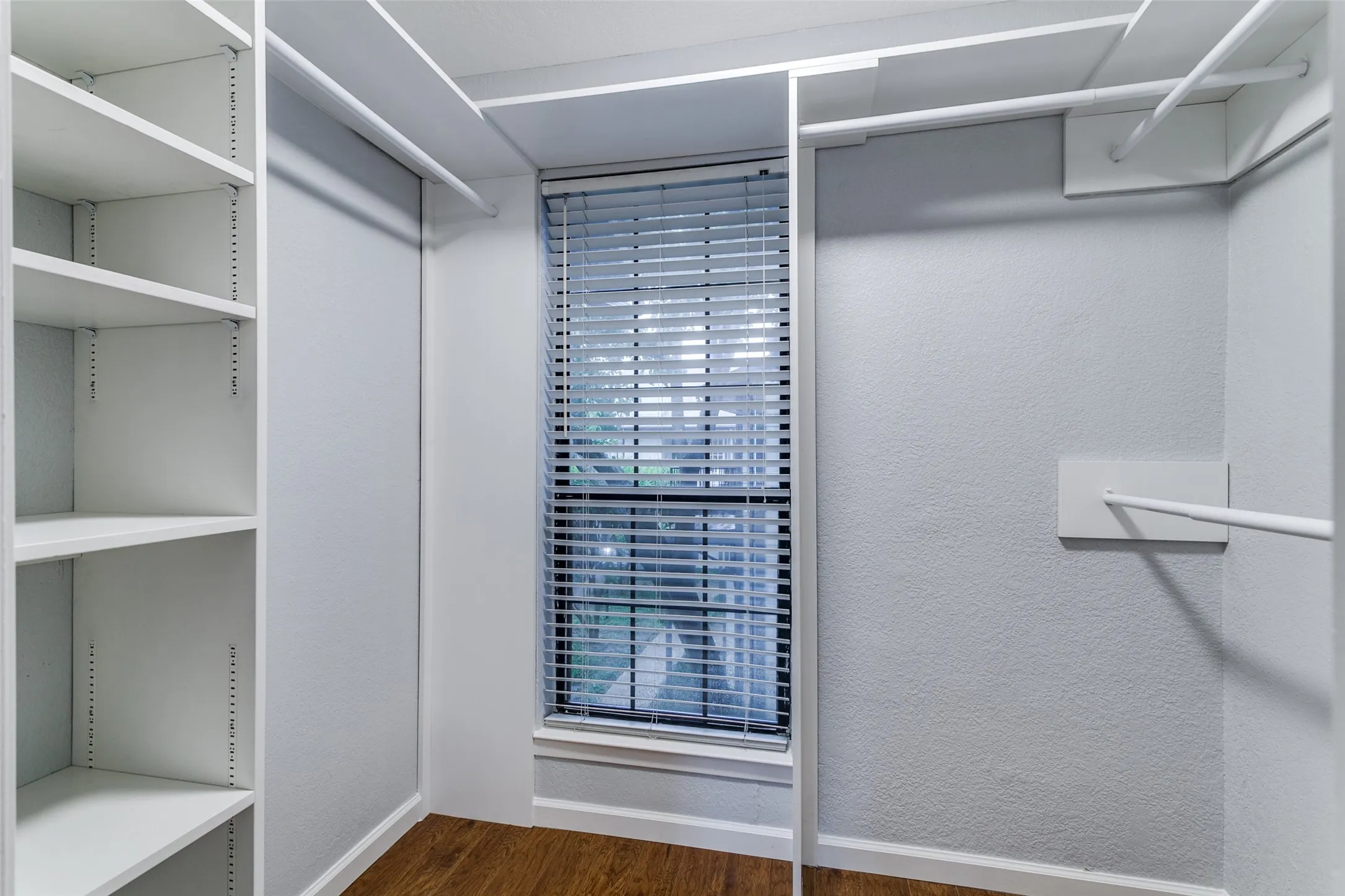 Condominium For Rent in Dallas County , 3904 Rawlins Street 111, Dallas, Texas 75219, 2 Bedroom, 3 Bathroom, Garage spaces, 1,077 Sqft, built in 1981, mls#21394106, Real Estate Agent in Dallas, Homes For Rent in Dallas county, Homes For Rent in Dallas, Realtor in Dallas Texas, Real Estate Brokerage Independent Realty Texas, Luminita Cordes Realtor