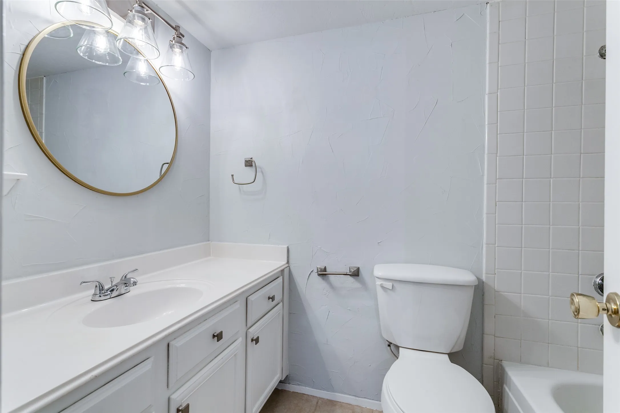 Condominium For Rent in Dallas County , 3904 Rawlins Street 111, Dallas, Texas 75219, 2 Bedroom, 3 Bathroom, Garage spaces, 1,077 Sqft, built in 1981, mls#21394106, Real Estate Agent in Dallas, Homes For Rent in Dallas county, Homes For Rent in Dallas, Realtor in Dallas Texas, Real Estate Brokerage Independent Realty Texas, Luminita Cordes Realtor