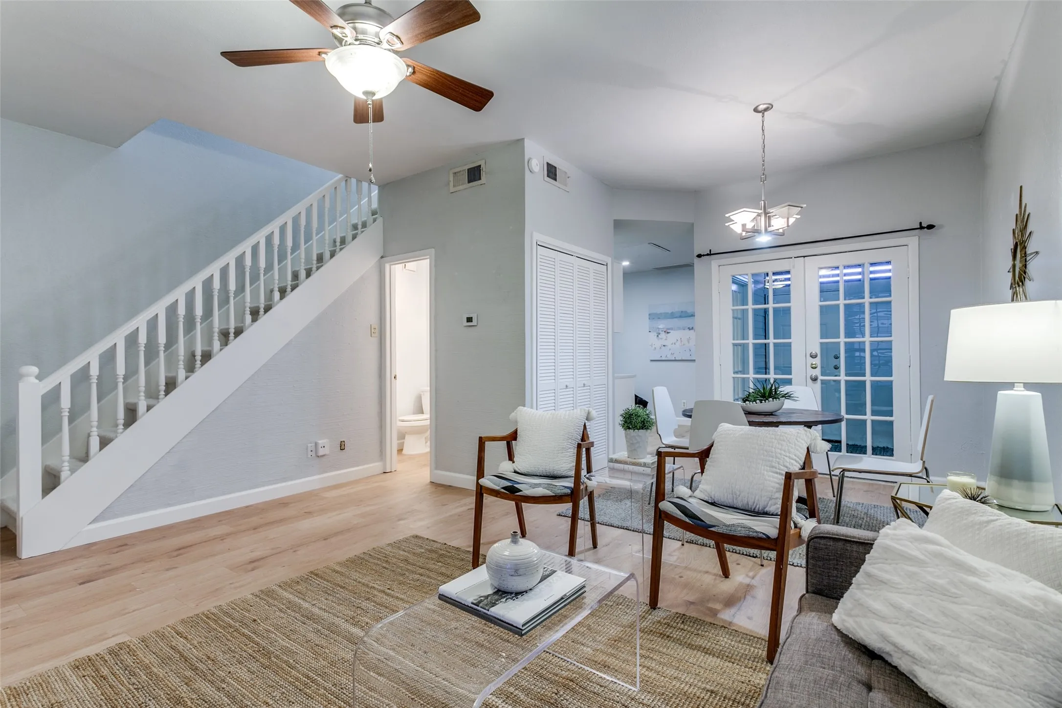 Condominium For Rent in Dallas County , 3904 Rawlins Street 111, Dallas, Texas 75219, 2 Bedroom, 3 Bathroom, Garage spaces, 1,077 Sqft, built in 1981, mls#21394106, Real Estate Agent in Dallas, Homes For Rent in Dallas county, Homes For Rent in Dallas, Realtor in Dallas Texas, Real Estate Brokerage Independent Realty Texas, Luminita Cordes Realtor