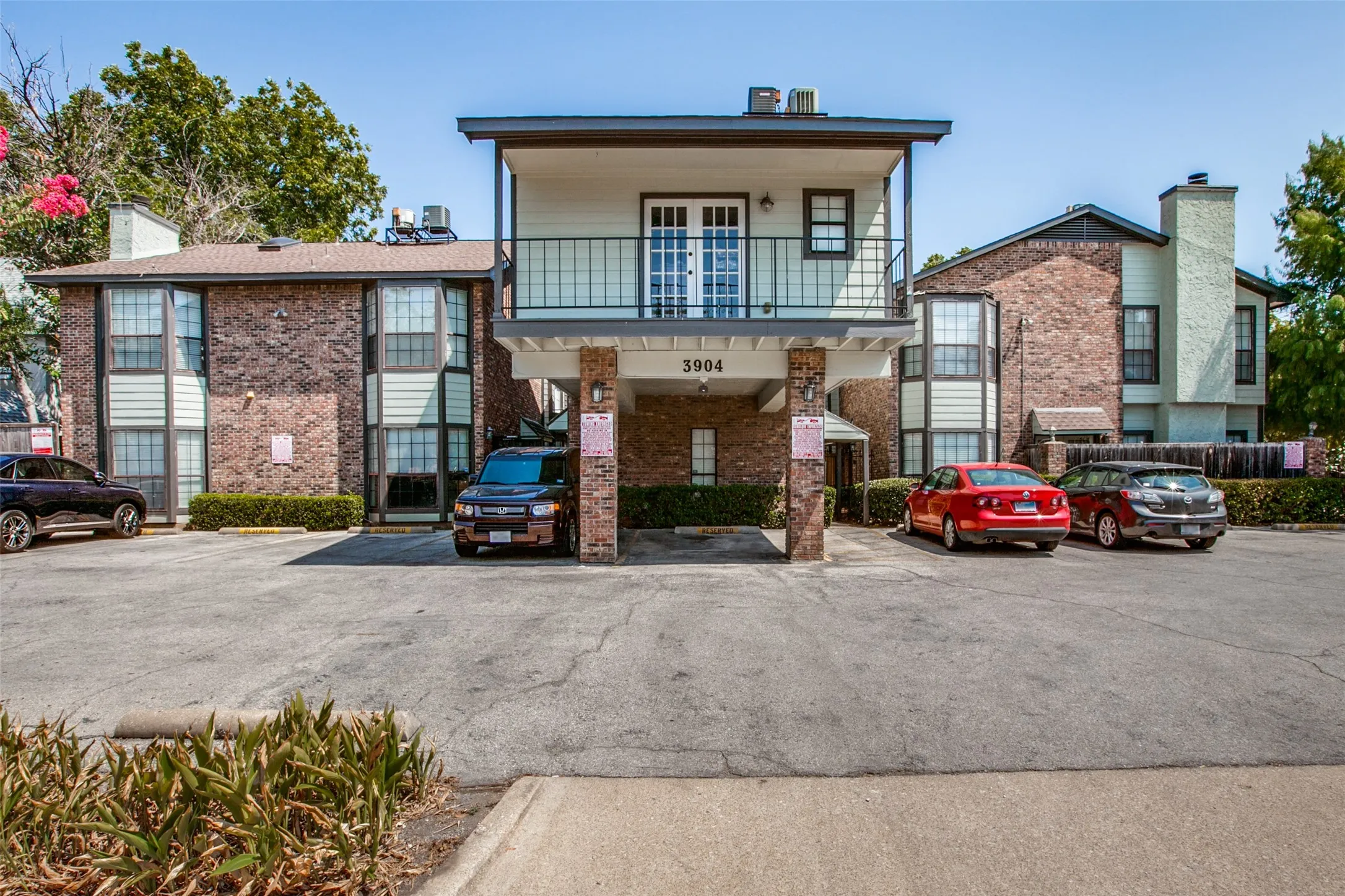 Condominium For Rent in Dallas County , 3904 Rawlins Street 111, Dallas, Texas 75219, 2 Bedroom, 3 Bathroom, Garage spaces, 1,077 Sqft, built in 1981, mls#21394106, Real Estate Agent in Dallas, Homes For Rent in Dallas county, Homes For Rent in Dallas, Realtor in Dallas Texas, Real Estate Brokerage Independent Realty Texas, Luminita Cordes Realtor