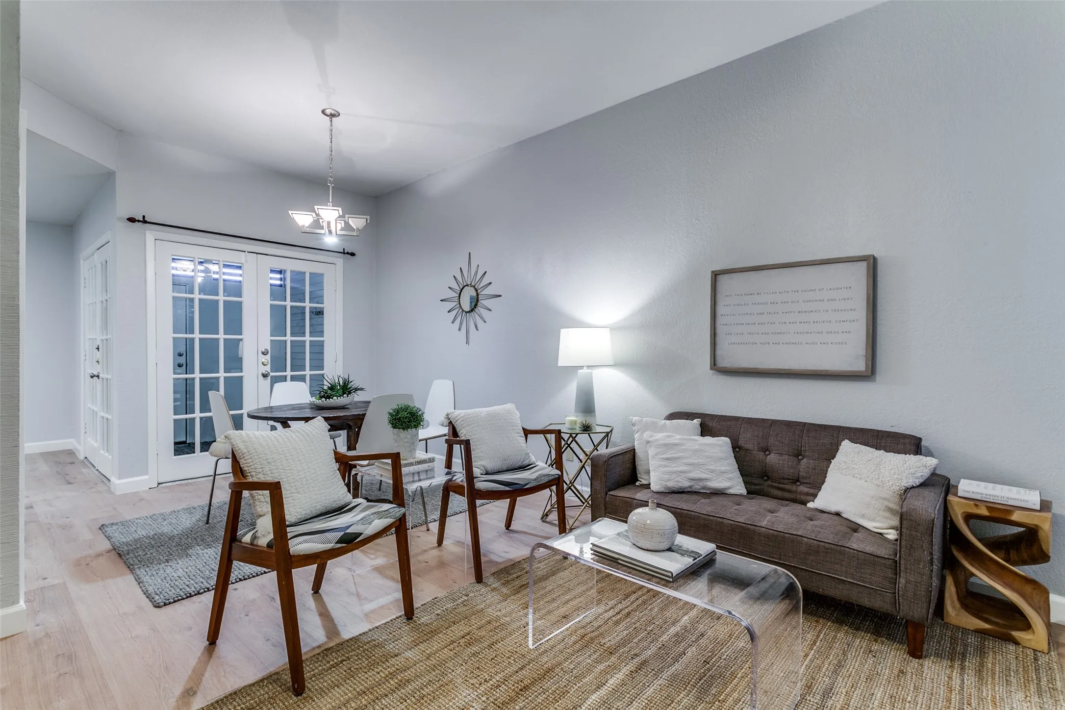 Condominium For Rent in Dallas County , 3904 Rawlins Street 111, Dallas, Texas 75219, 2 Bedroom, 3 Bathroom, Garage spaces, 1,077 Sqft, built in 1981, mls#21394106, Real Estate Agent in Dallas, Homes For Rent in Dallas county, Homes For Rent in Dallas, Realtor in Dallas Texas, Real Estate Brokerage Independent Realty Texas, Luminita Cordes Realtor