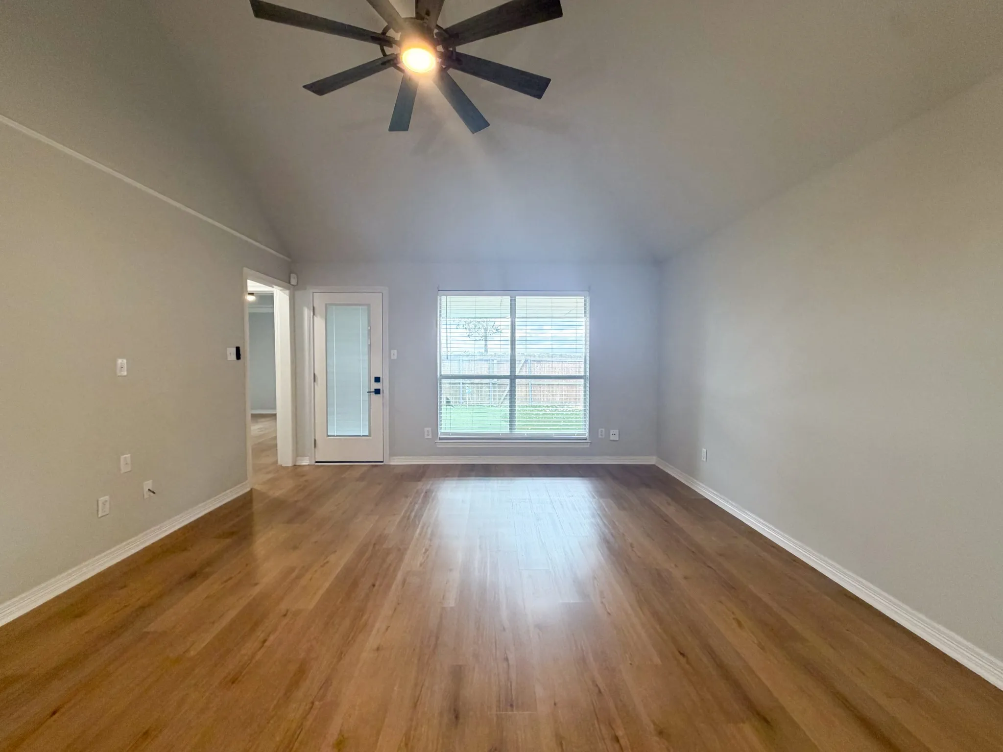 Townhouse For Rent in Ellis County , 2 Country Club Place, Waxahachie, Texas 75165, 3 Bedroom, 2 Bathroom, 2 Garage spaces, 1,634 Sqft, built in 1998, mls#21400907, Real Estate Agent in Waxahachie, Homes For Rent in Ellis county, Homes For Rent in Waxahachie, Realtor in Waxahachie Texas, Real Estate Brokerage Independent Realty Texas, Luminita Cordes Realtor