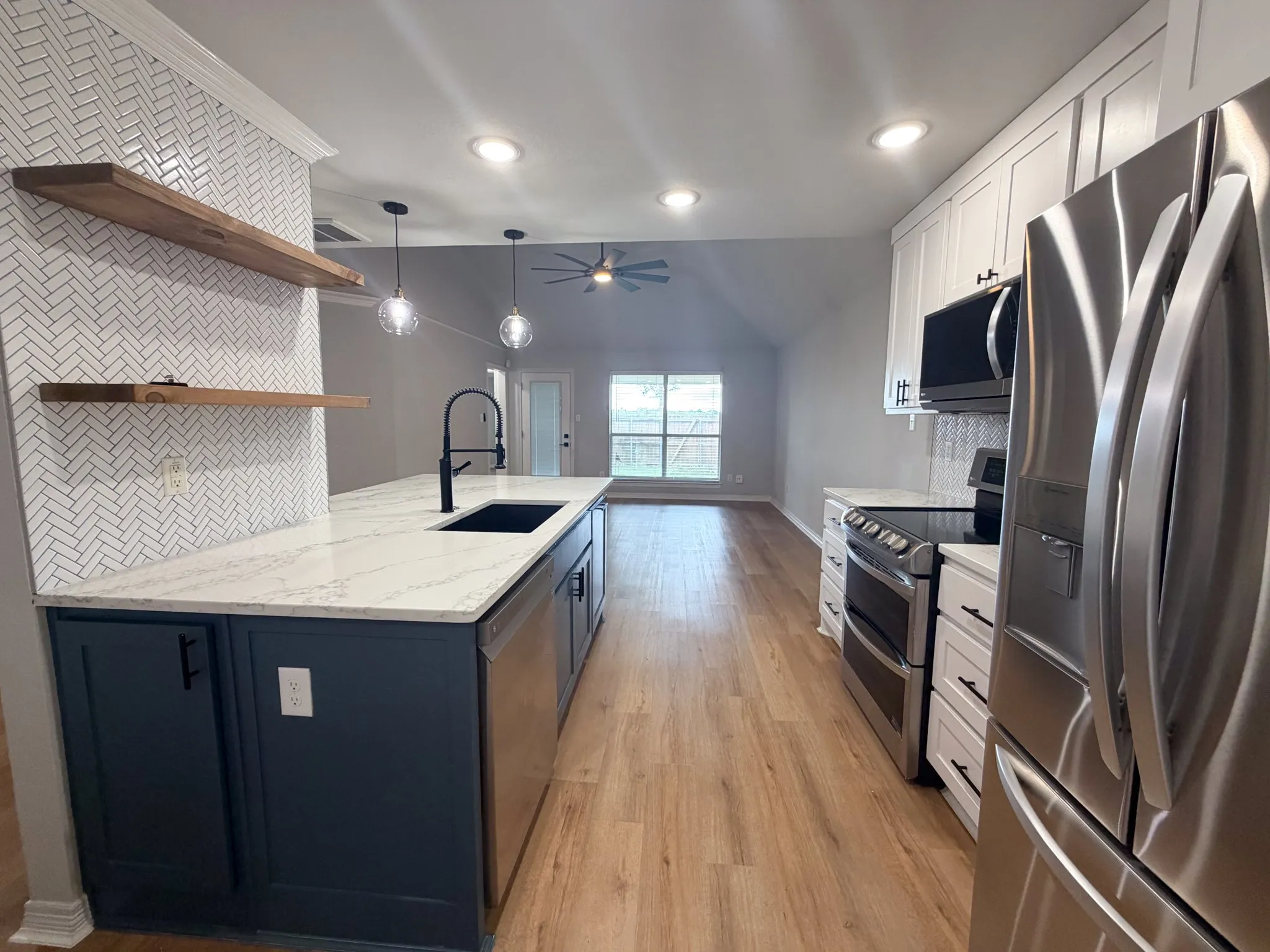 Townhouse For Rent in Ellis County , 2 Country Club Place, Waxahachie, Texas 75165, 3 Bedroom, 2 Bathroom, 2 Garage spaces, 1,634 Sqft, built in 1998, mls#21400907, Real Estate Agent in Waxahachie, Homes For Rent in Ellis county, Homes For Rent in Waxahachie, Realtor in Waxahachie Texas, Real Estate Brokerage Independent Realty Texas, Luminita Cordes Realtor