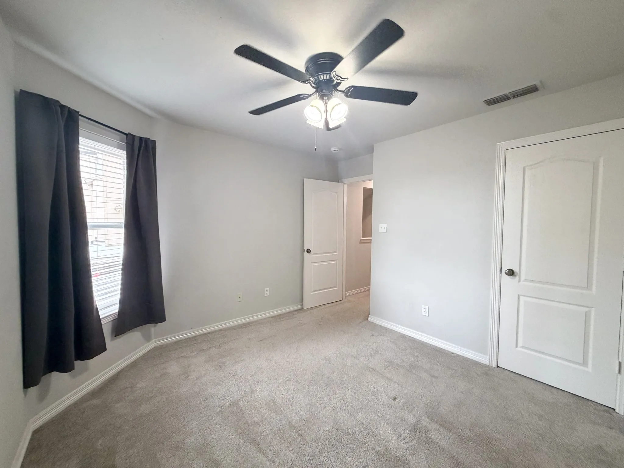 Townhouse For Rent in Ellis County , 2 Country Club Place, Waxahachie, Texas 75165, 3 Bedroom, 2 Bathroom, 2 Garage spaces, 1,634 Sqft, built in 1998, mls#21400907, Real Estate Agent in Waxahachie, Homes For Rent in Ellis county, Homes For Rent in Waxahachie, Realtor in Waxahachie Texas, Real Estate Brokerage Independent Realty Texas, Luminita Cordes Realtor