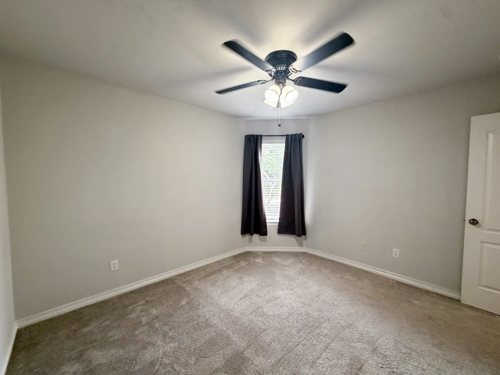Townhouse For Rent in Ellis County , 2 Country Club Place, Waxahachie, Texas 75165, 3 Bedroom, 2 Bathroom, 2 Garage spaces, 1,634 Sqft, built in 1998, mls#21400907, Real Estate Agent in Waxahachie, Homes For Rent in Ellis county, Homes For Rent in Waxahachie, Realtor in Waxahachie Texas, Real Estate Brokerage Independent Realty Texas, Luminita Cordes Realtor