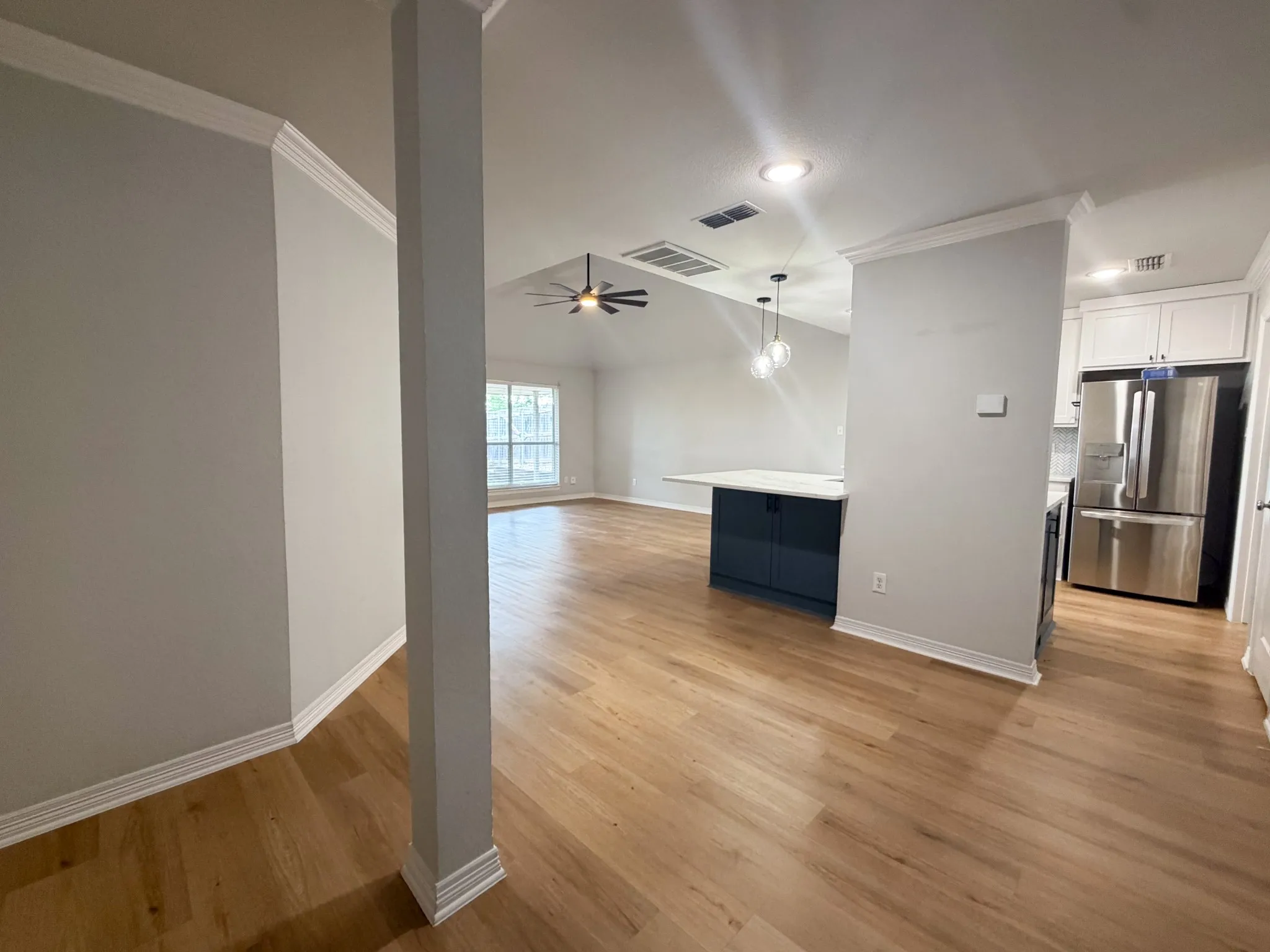 Townhouse For Rent in Ellis County , 2 Country Club Place, Waxahachie, Texas 75165, 3 Bedroom, 2 Bathroom, 2 Garage spaces, 1,634 Sqft, built in 1998, mls#21400907, Real Estate Agent in Waxahachie, Homes For Rent in Ellis county, Homes For Rent in Waxahachie, Realtor in Waxahachie Texas, Real Estate Brokerage Independent Realty Texas, Luminita Cordes Realtor