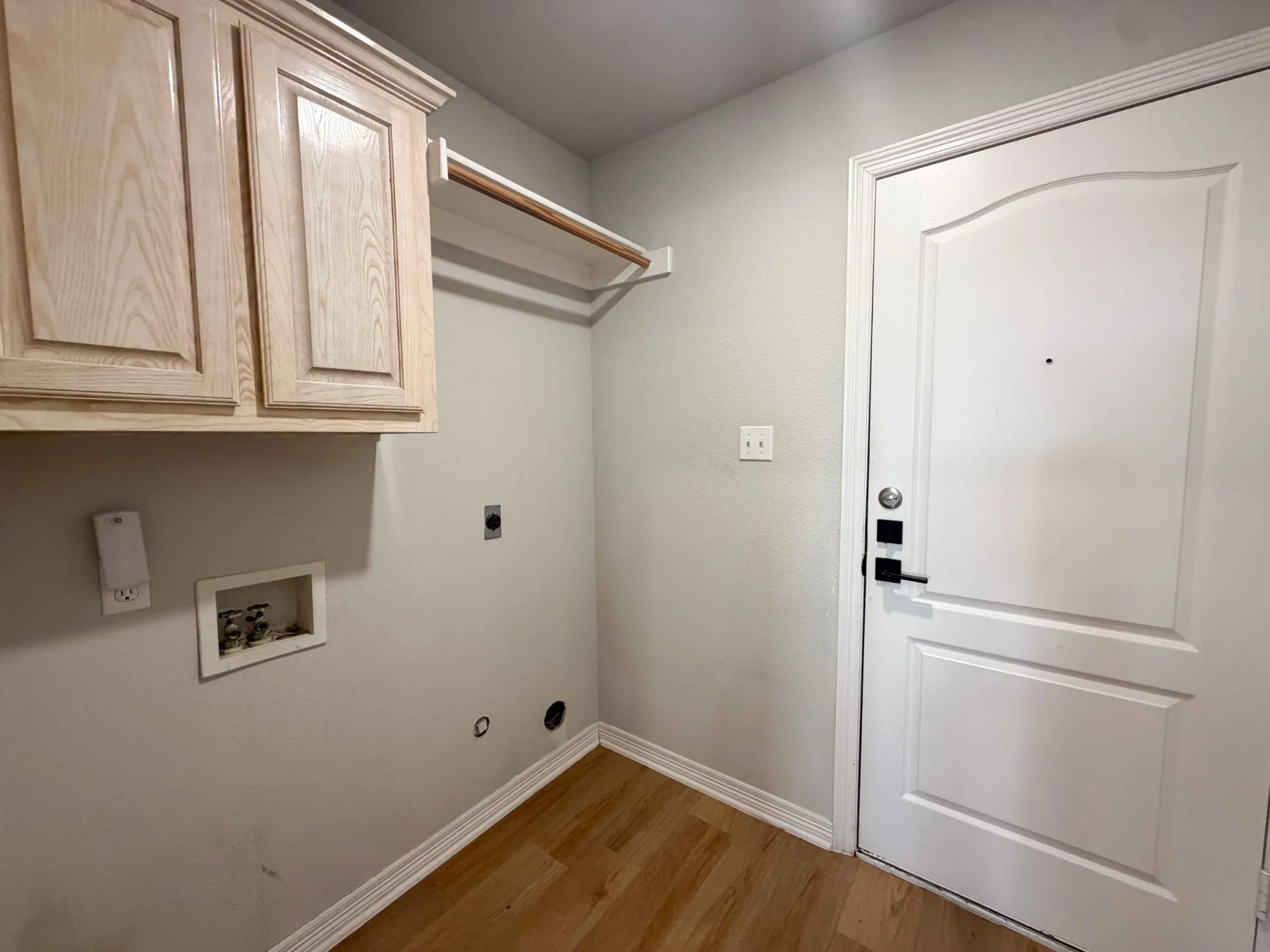 Townhouse For Rent in Ellis County , 2 Country Club Place, Waxahachie, Texas 75165, 3 Bedroom, 2 Bathroom, 2 Garage spaces, 1,634 Sqft, built in 1998, mls#21400907, Real Estate Agent in Waxahachie, Homes For Rent in Ellis county, Homes For Rent in Waxahachie, Realtor in Waxahachie Texas, Real Estate Brokerage Independent Realty Texas, Luminita Cordes Realtor