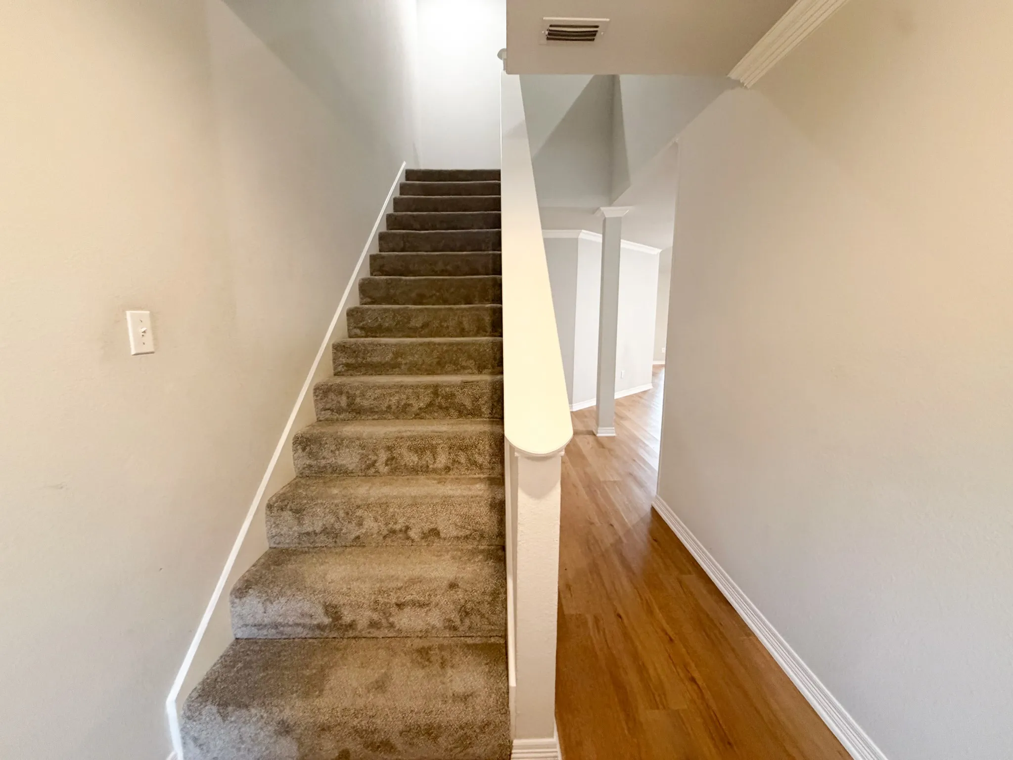 Townhouse For Rent in Ellis County , 2 Country Club Place, Waxahachie, Texas 75165, 3 Bedroom, 2 Bathroom, 2 Garage spaces, 1,634 Sqft, built in 1998, mls#21400907, Real Estate Agent in Waxahachie, Homes For Rent in Ellis county, Homes For Rent in Waxahachie, Realtor in Waxahachie Texas, Real Estate Brokerage Independent Realty Texas, Luminita Cordes Realtor