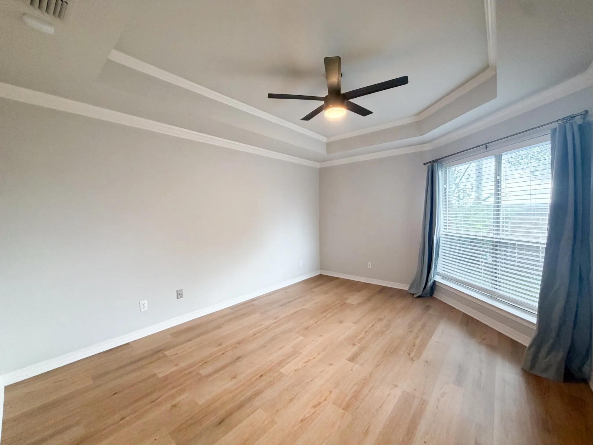 Townhouse For Rent in Ellis County , 2 Country Club Place, Waxahachie, Texas 75165, 3 Bedroom, 2 Bathroom, 2 Garage spaces, 1,634 Sqft, built in 1998, mls#21400907, Real Estate Agent in Waxahachie, Homes For Rent in Ellis county, Homes For Rent in Waxahachie, Realtor in Waxahachie Texas, Real Estate Brokerage Independent Realty Texas, Luminita Cordes Realtor