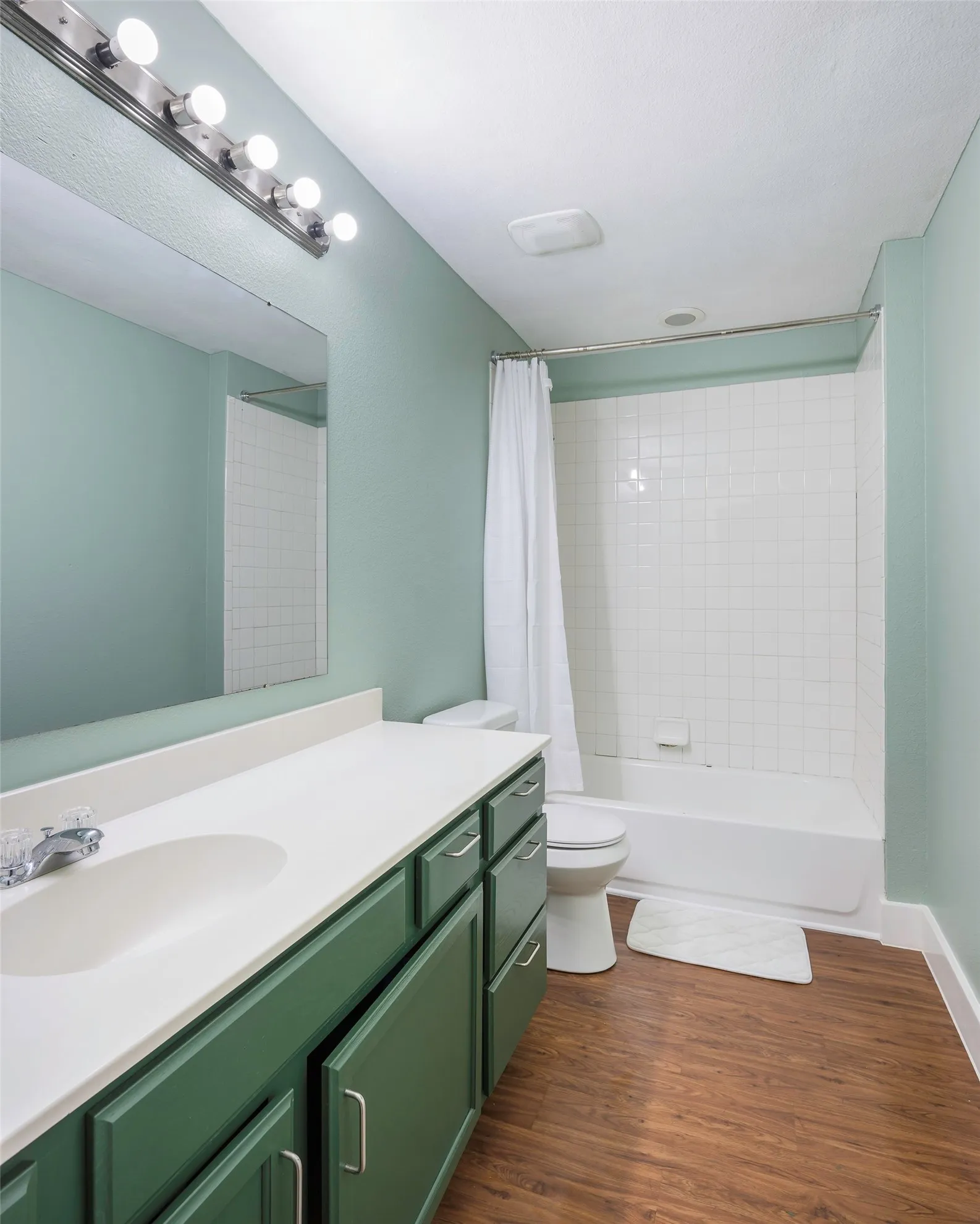 Single Family Residence For Sale in Dallas County , 1226 E Woodin Boulevard, Dallas, Texas 75216, 4 Bedroom, 2 Bathroom, 1 Garage spaces, 1,750 Sqft, built in 2013, mls#21400906, Real Estate Agent in Dallas, Homes For Sale in Dallas county, Homes For Sale in Dallas, Realtor in Dallas Texas, Real Estate Brokerage Independent Realty Texas, Luminita Cordes Realtor