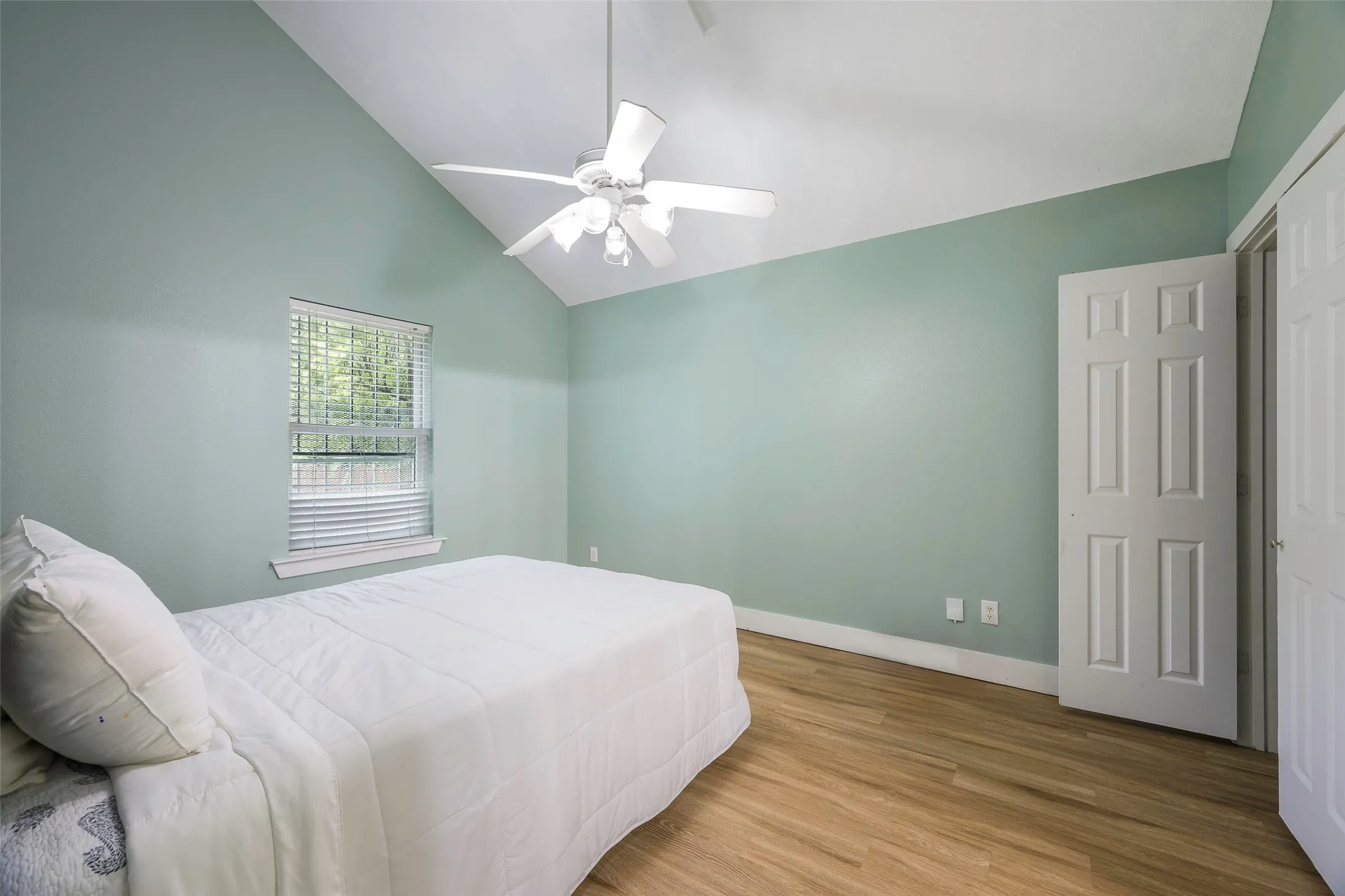 Single Family Residence For Sale in Dallas County , 1226 E Woodin Boulevard, Dallas, Texas 75216, 4 Bedroom, 2 Bathroom, 1 Garage spaces, 1,750 Sqft, built in 2013, mls#21400906, Real Estate Agent in Dallas, Homes For Sale in Dallas county, Homes For Sale in Dallas, Realtor in Dallas Texas, Real Estate Brokerage Independent Realty Texas, Luminita Cordes Realtor