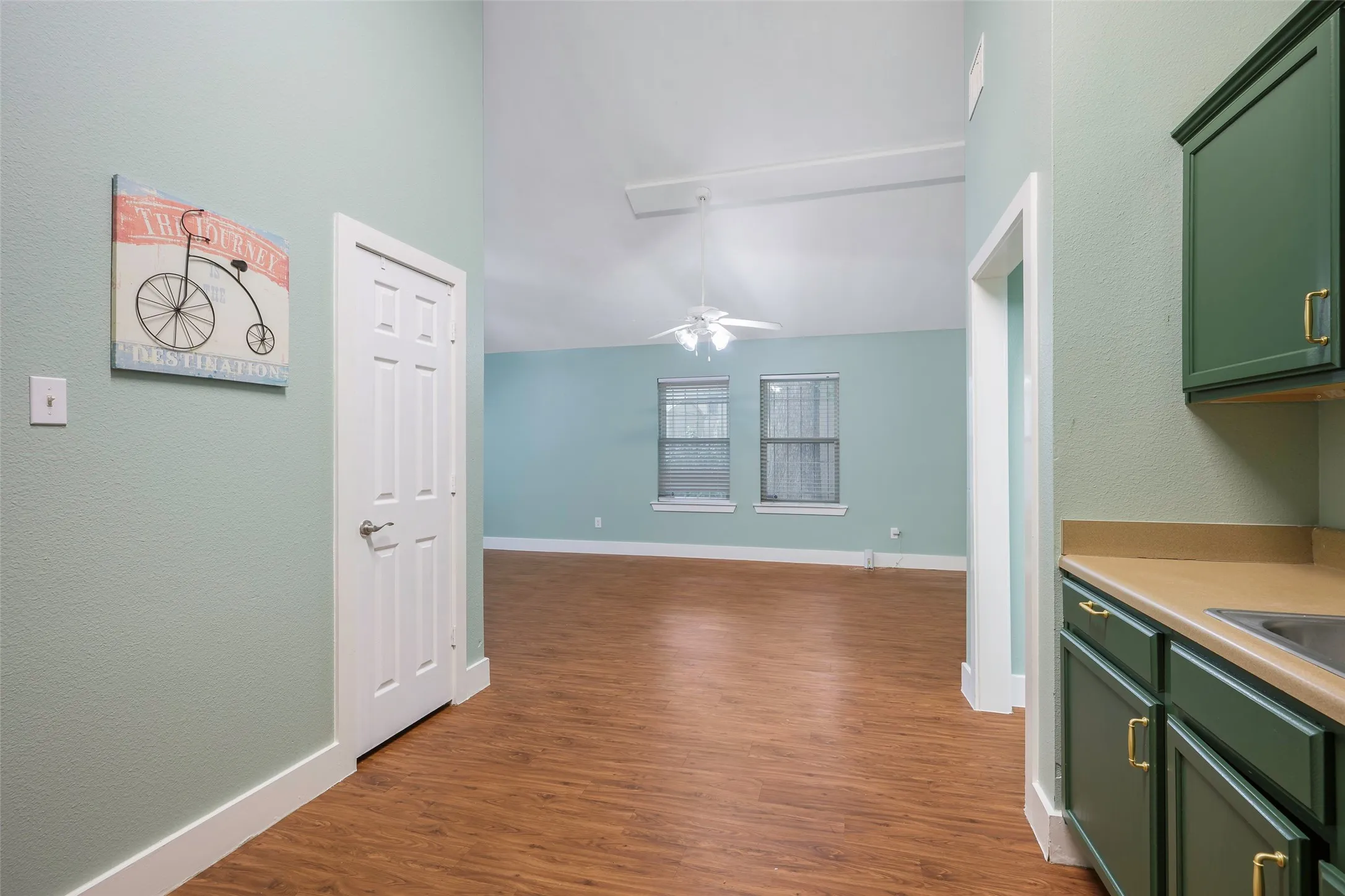 Single Family Residence For Sale in Dallas County , 1226 E Woodin Boulevard, Dallas, Texas 75216, 4 Bedroom, 2 Bathroom, 1 Garage spaces, 1,750 Sqft, built in 2013, mls#21400906, Real Estate Agent in Dallas, Homes For Sale in Dallas county, Homes For Sale in Dallas, Realtor in Dallas Texas, Real Estate Brokerage Independent Realty Texas, Luminita Cordes Realtor