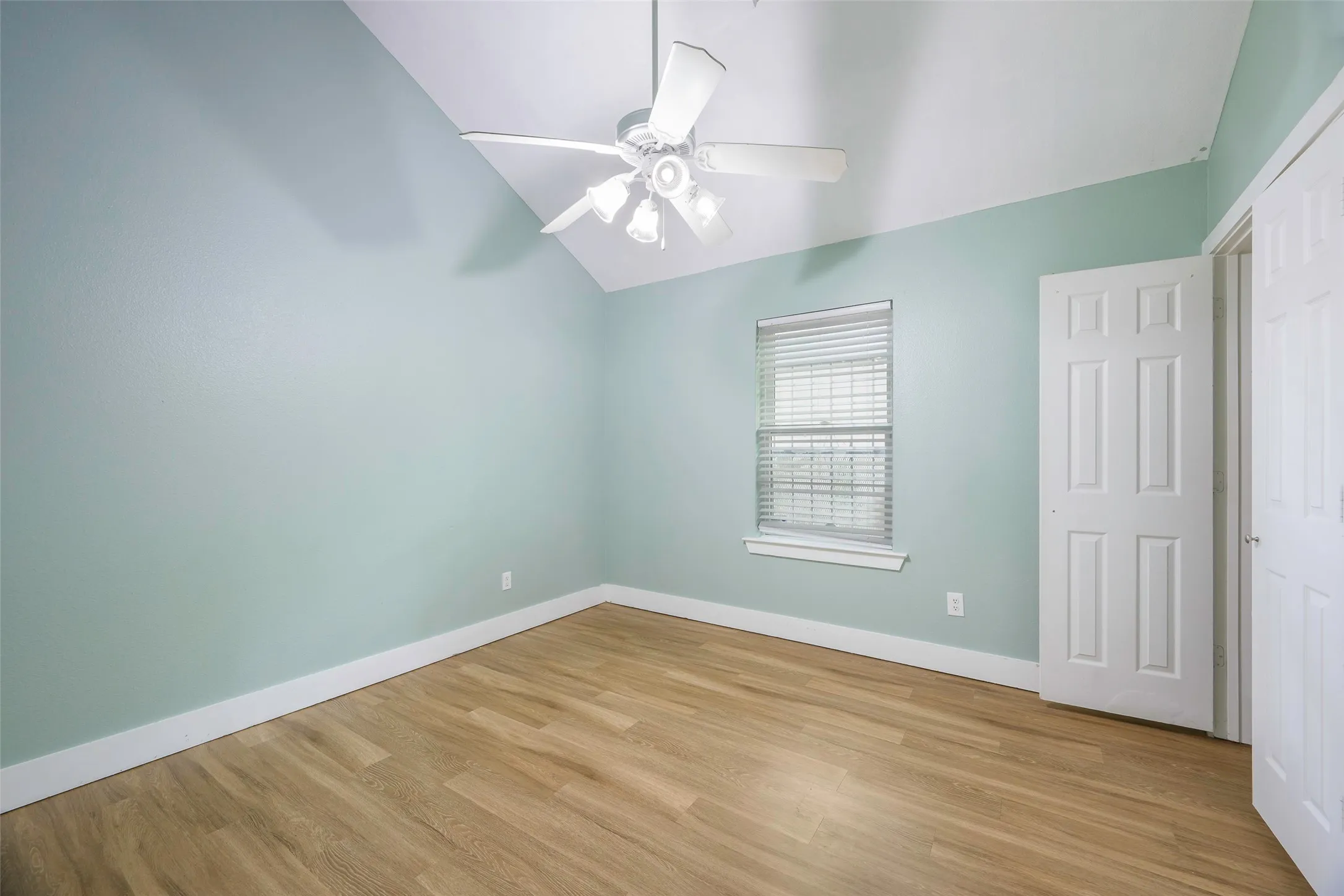 Single Family Residence For Sale in Dallas County , 1226 E Woodin Boulevard, Dallas, Texas 75216, 4 Bedroom, 2 Bathroom, 1 Garage spaces, 1,750 Sqft, built in 2013, mls#21400906, Real Estate Agent in Dallas, Homes For Sale in Dallas county, Homes For Sale in Dallas, Realtor in Dallas Texas, Real Estate Brokerage Independent Realty Texas, Luminita Cordes Realtor