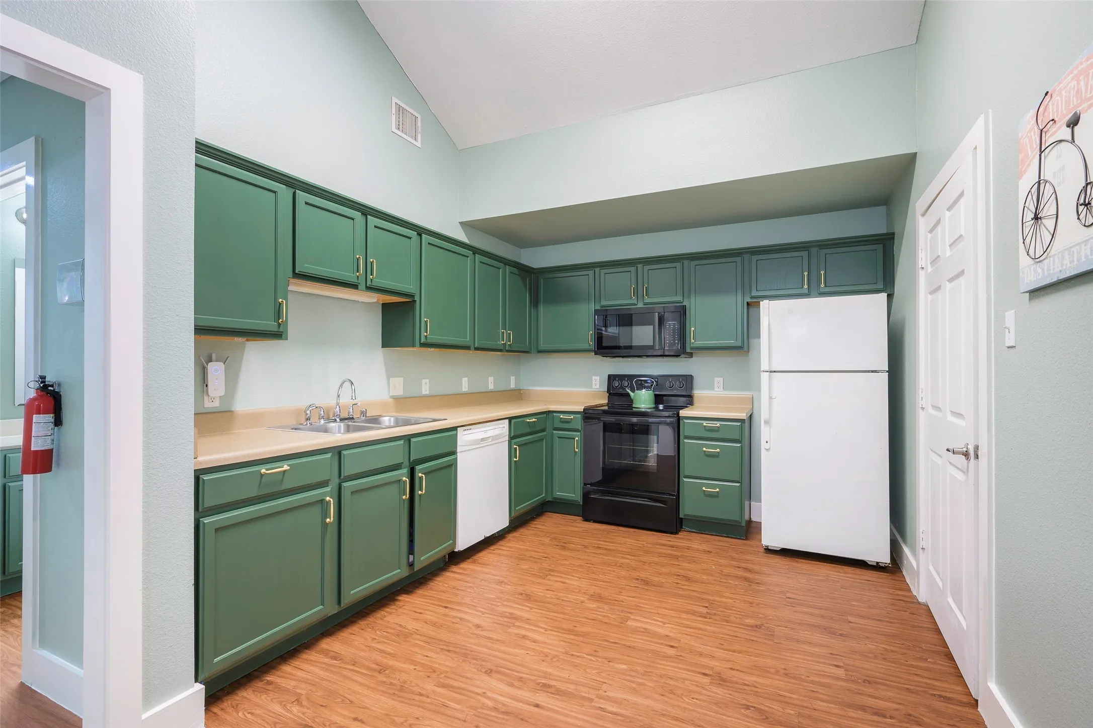 Single Family Residence For Sale in Dallas County , 1226 E Woodin Boulevard, Dallas, Texas 75216, 4 Bedroom, 2 Bathroom, 1 Garage spaces, 1,750 Sqft, built in 2013, mls#21400906, Real Estate Agent in Dallas, Homes For Sale in Dallas county, Homes For Sale in Dallas, Realtor in Dallas Texas, Real Estate Brokerage Independent Realty Texas, Luminita Cordes Realtor