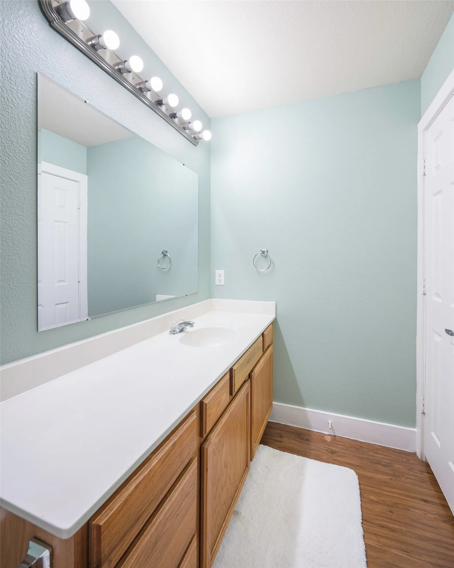 Single Family Residence For Sale in Dallas County , 1226 E Woodin Boulevard, Dallas, Texas 75216, 4 Bedroom, 2 Bathroom, 1 Garage spaces, 1,750 Sqft, built in 2013, mls#21400906, Real Estate Agent in Dallas, Homes For Sale in Dallas county, Homes For Sale in Dallas, Realtor in Dallas Texas, Real Estate Brokerage Independent Realty Texas, Luminita Cordes Realtor