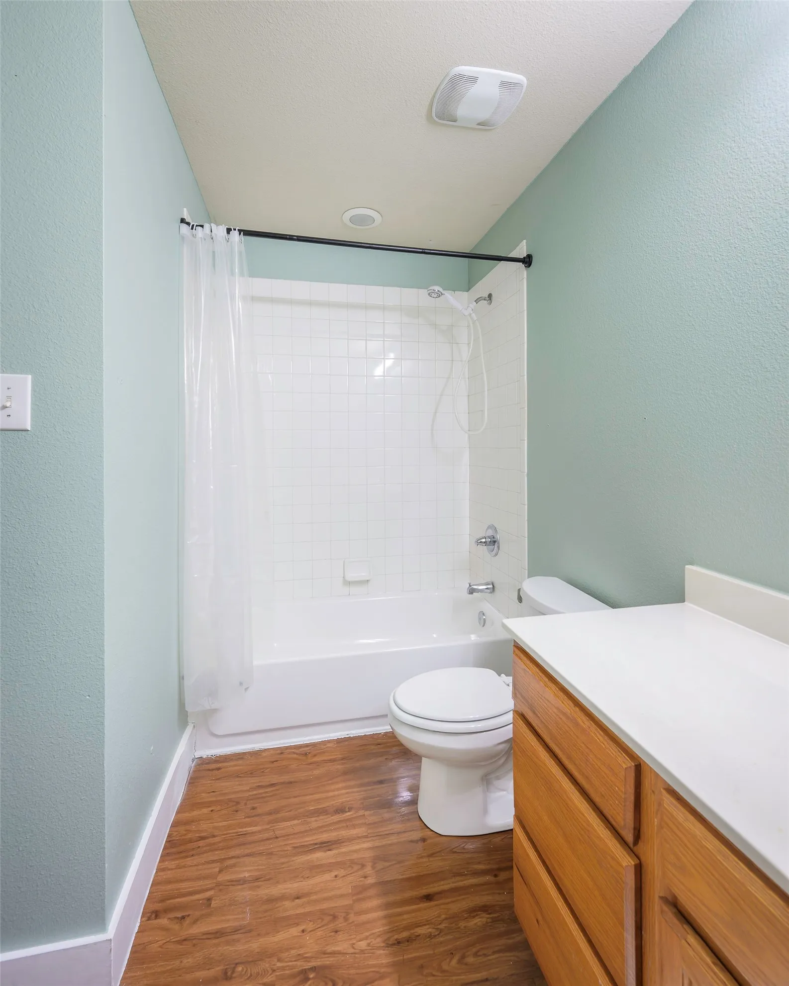 Single Family Residence For Sale in Dallas County , 1226 E Woodin Boulevard, Dallas, Texas 75216, 4 Bedroom, 2 Bathroom, 1 Garage spaces, 1,750 Sqft, built in 2013, mls#21400906, Real Estate Agent in Dallas, Homes For Sale in Dallas county, Homes For Sale in Dallas, Realtor in Dallas Texas, Real Estate Brokerage Independent Realty Texas, Luminita Cordes Realtor