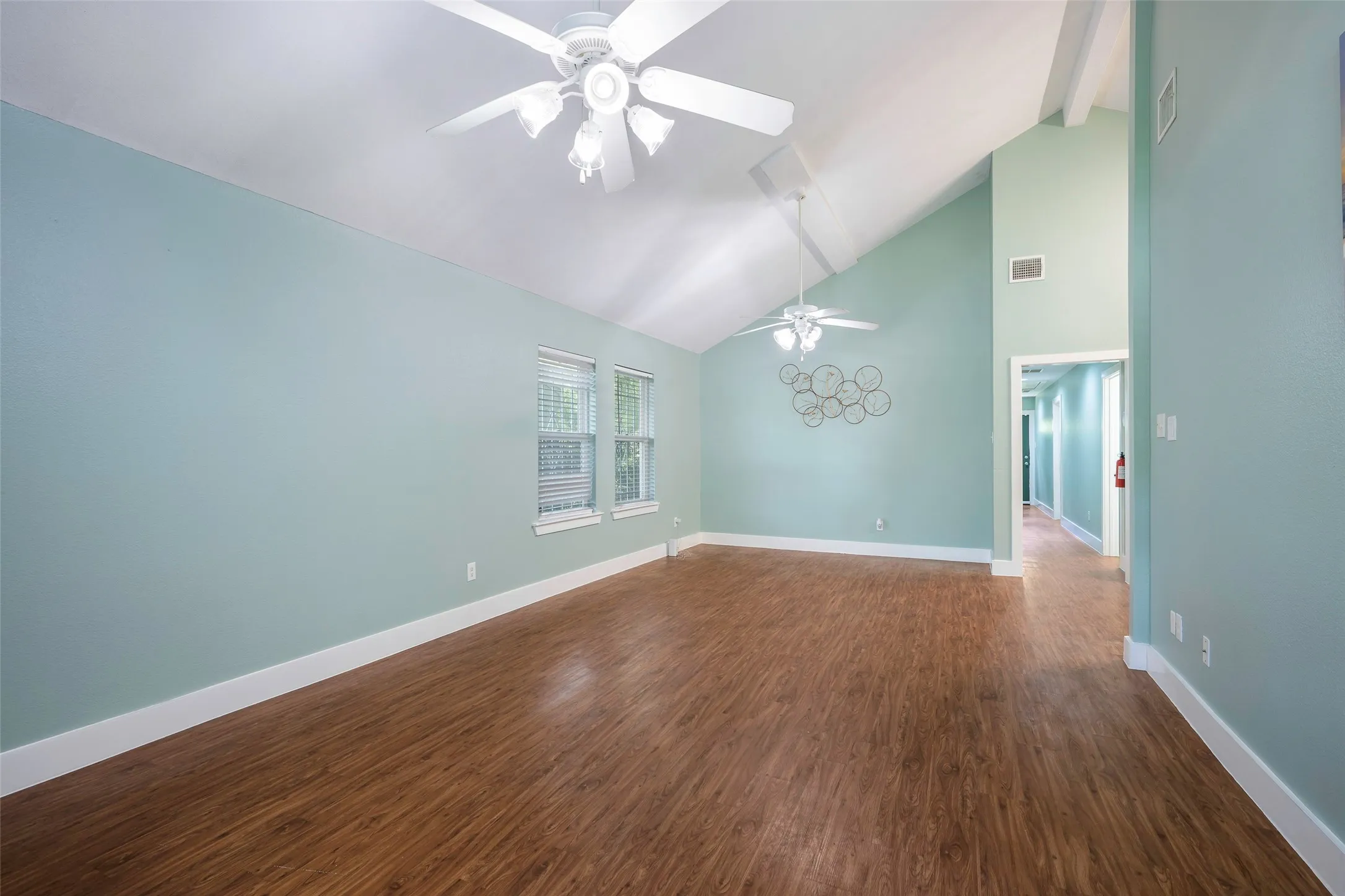 Single Family Residence For Sale in Dallas County , 1226 E Woodin Boulevard, Dallas, Texas 75216, 4 Bedroom, 2 Bathroom, 1 Garage spaces, 1,750 Sqft, built in 2013, mls#21400906, Real Estate Agent in Dallas, Homes For Sale in Dallas county, Homes For Sale in Dallas, Realtor in Dallas Texas, Real Estate Brokerage Independent Realty Texas, Luminita Cordes Realtor