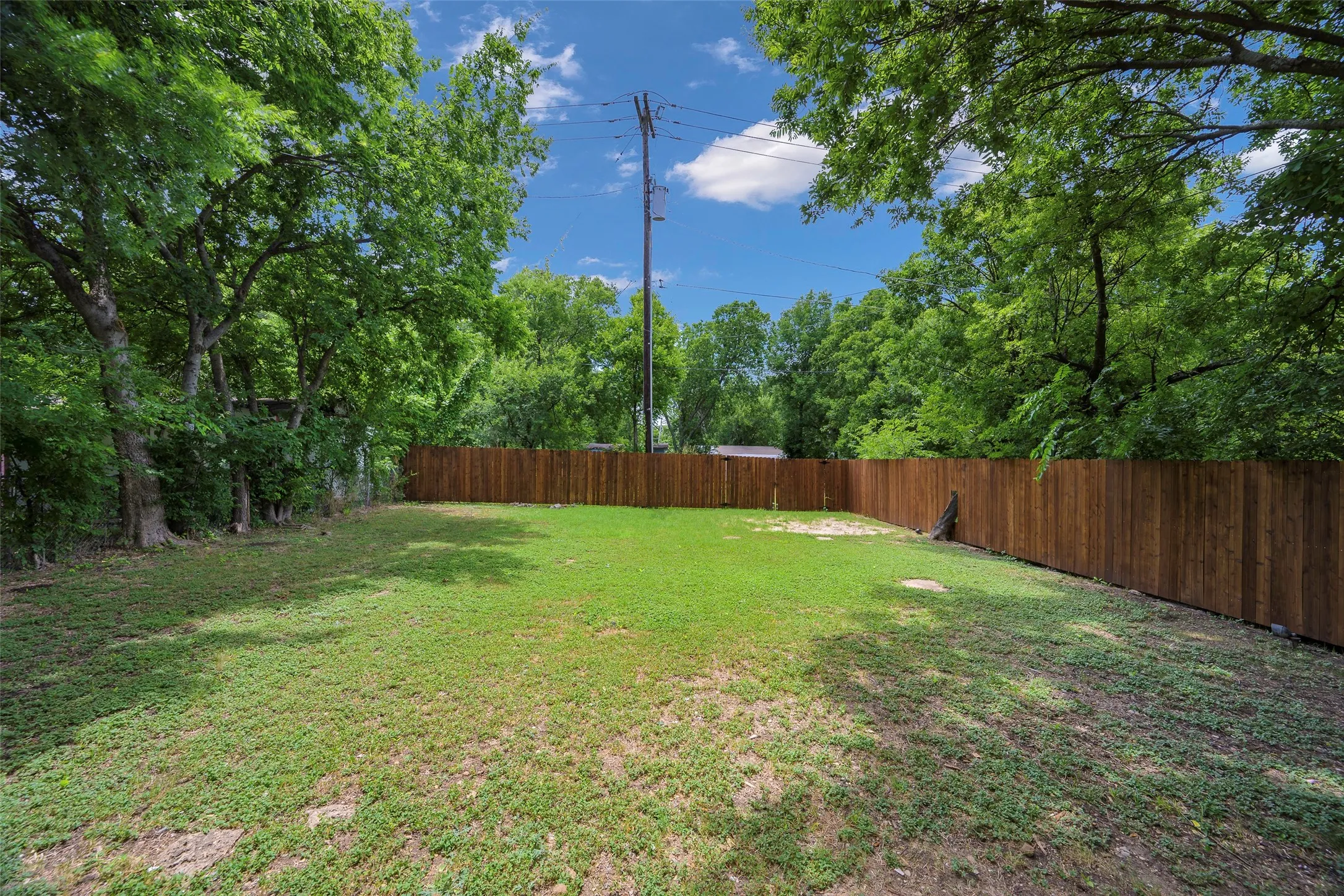 Single Family Residence For Sale in Dallas County , 1226 E Woodin Boulevard, Dallas, Texas 75216, 4 Bedroom, 2 Bathroom, 1 Garage spaces, 1,750 Sqft, built in 2013, mls#21400906, Real Estate Agent in Dallas, Homes For Sale in Dallas county, Homes For Sale in Dallas, Realtor in Dallas Texas, Real Estate Brokerage Independent Realty Texas, Luminita Cordes Realtor
